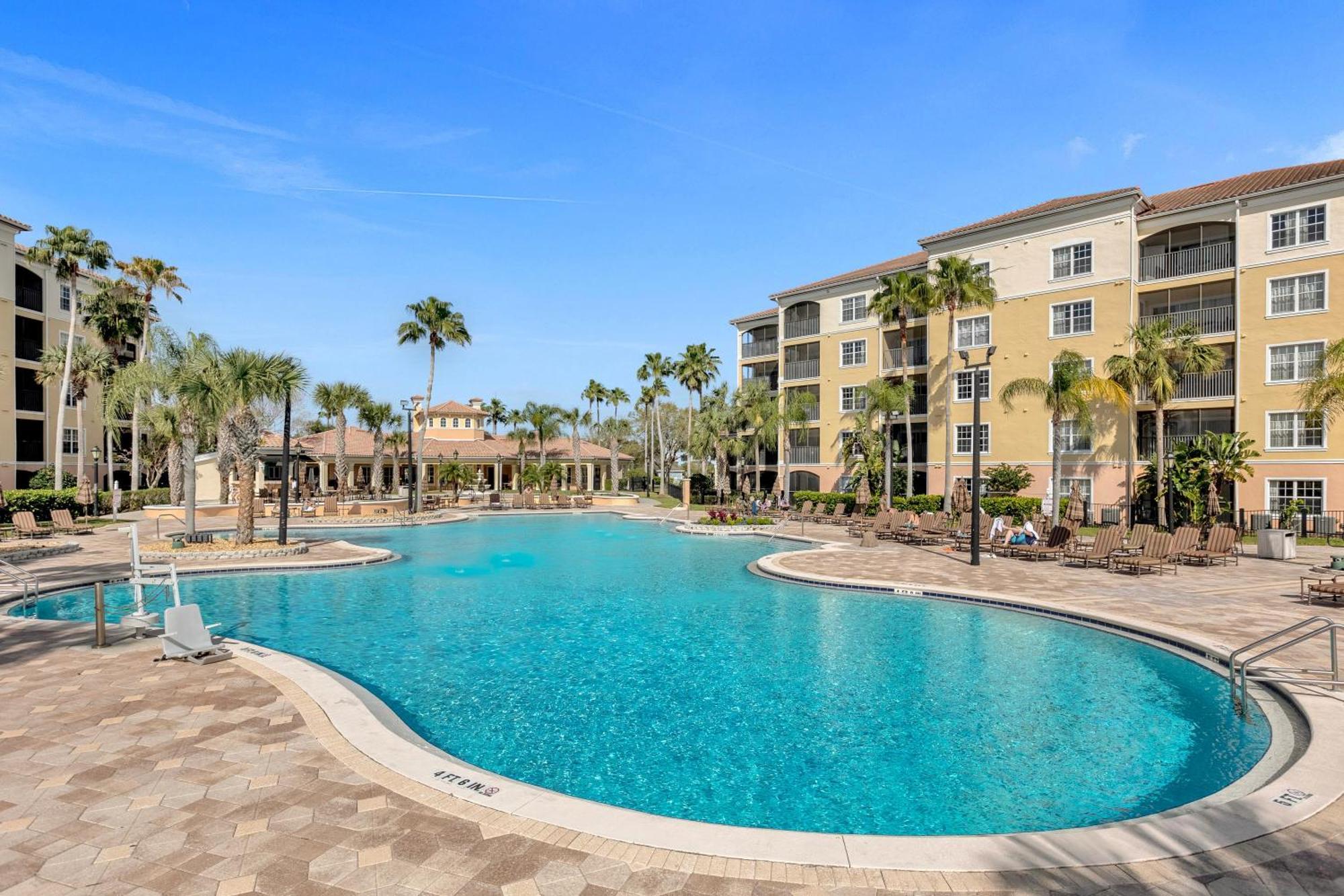 3 Bedroom Family Friendly At Worldquest Near 2716 *