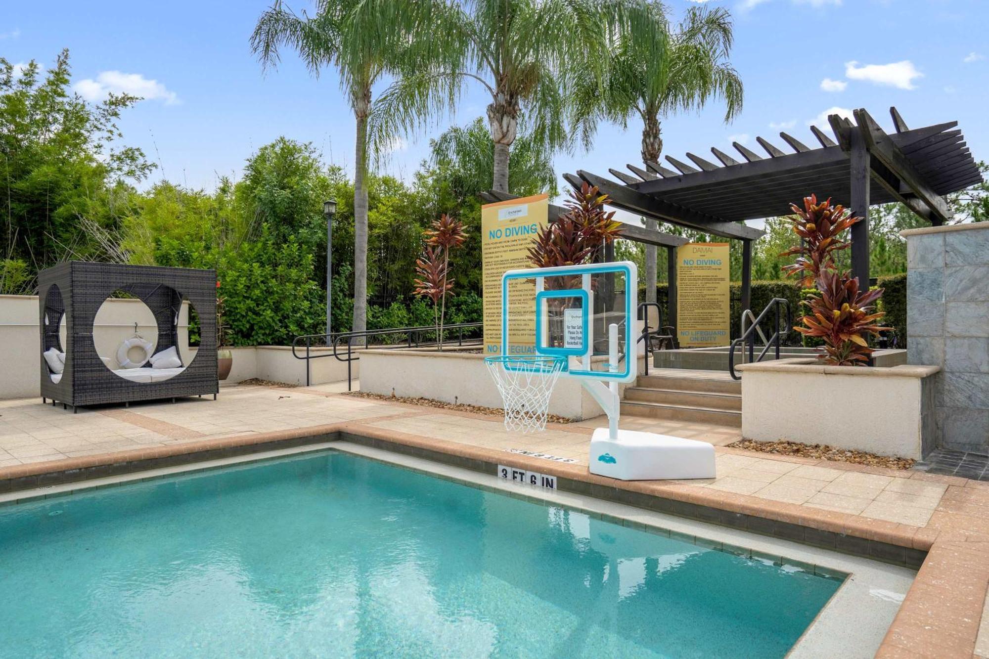 Memorial Day - Renovated Townhome By Disney! Holiday home
