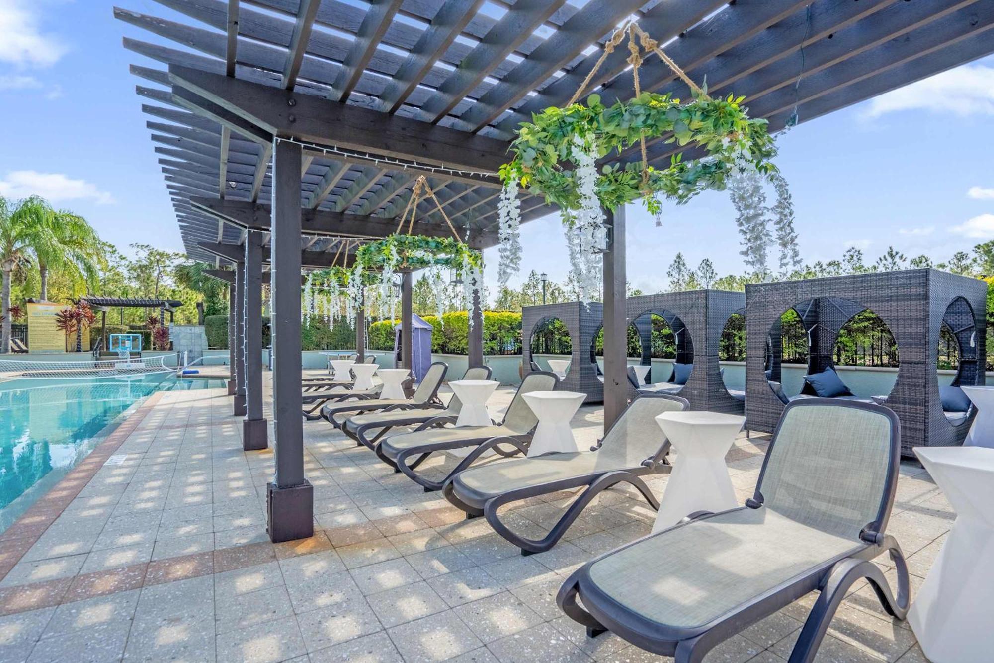 Memorial Day - Renovated Townhome By Disney! Holiday home