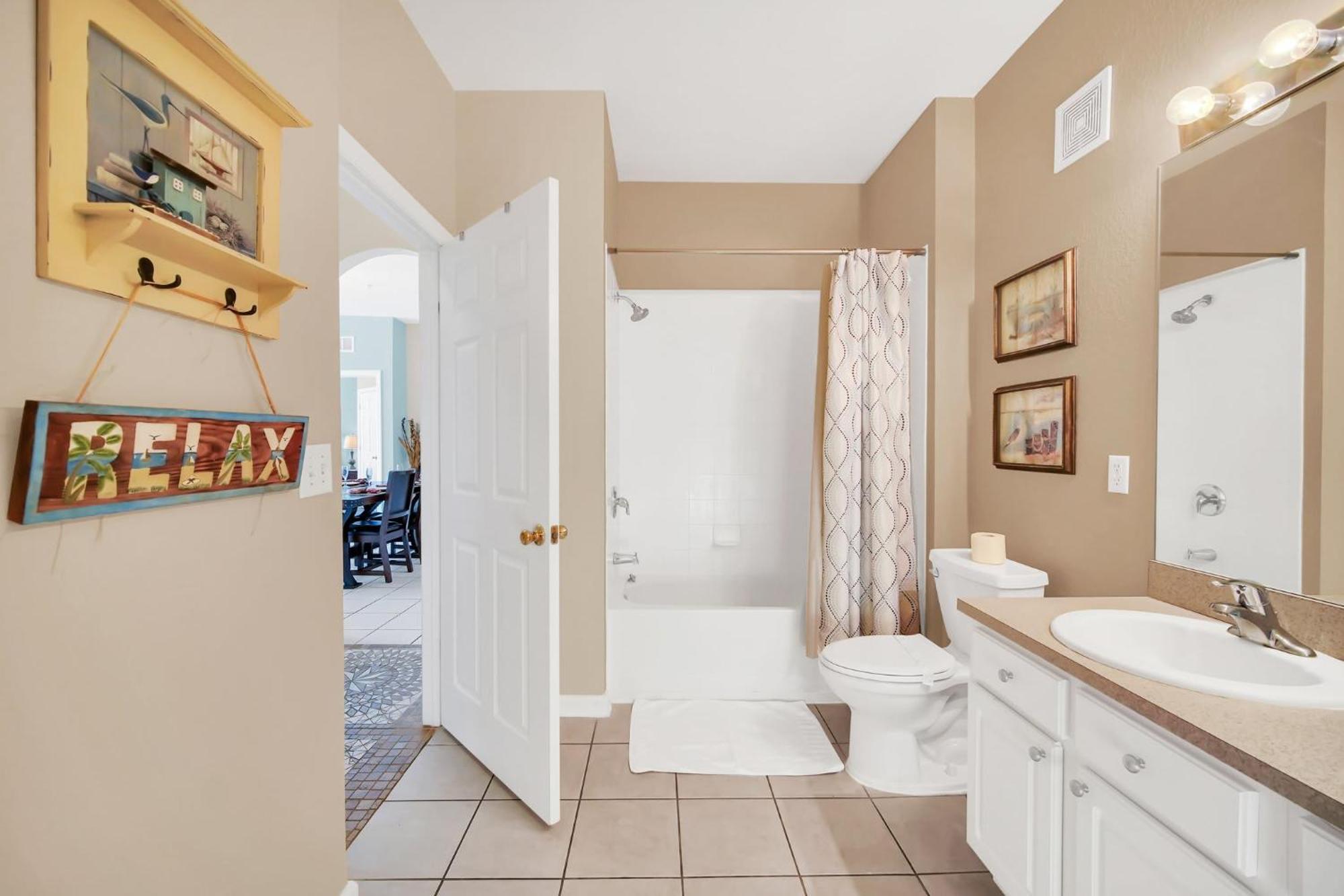 3 Bedrooms Only Minutes From * Orlando