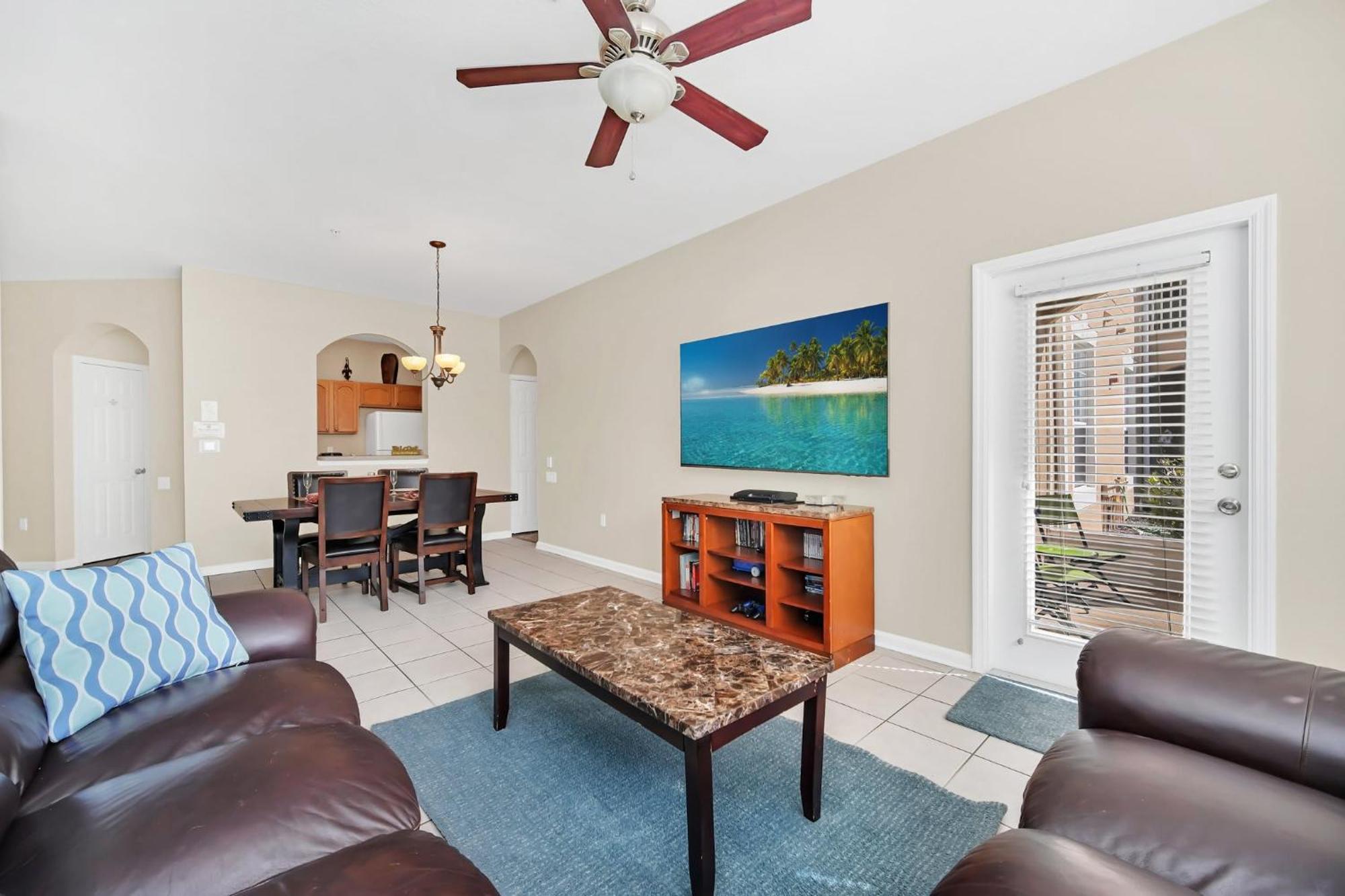 3 Bedrooms Only Minutes From Holiday home *