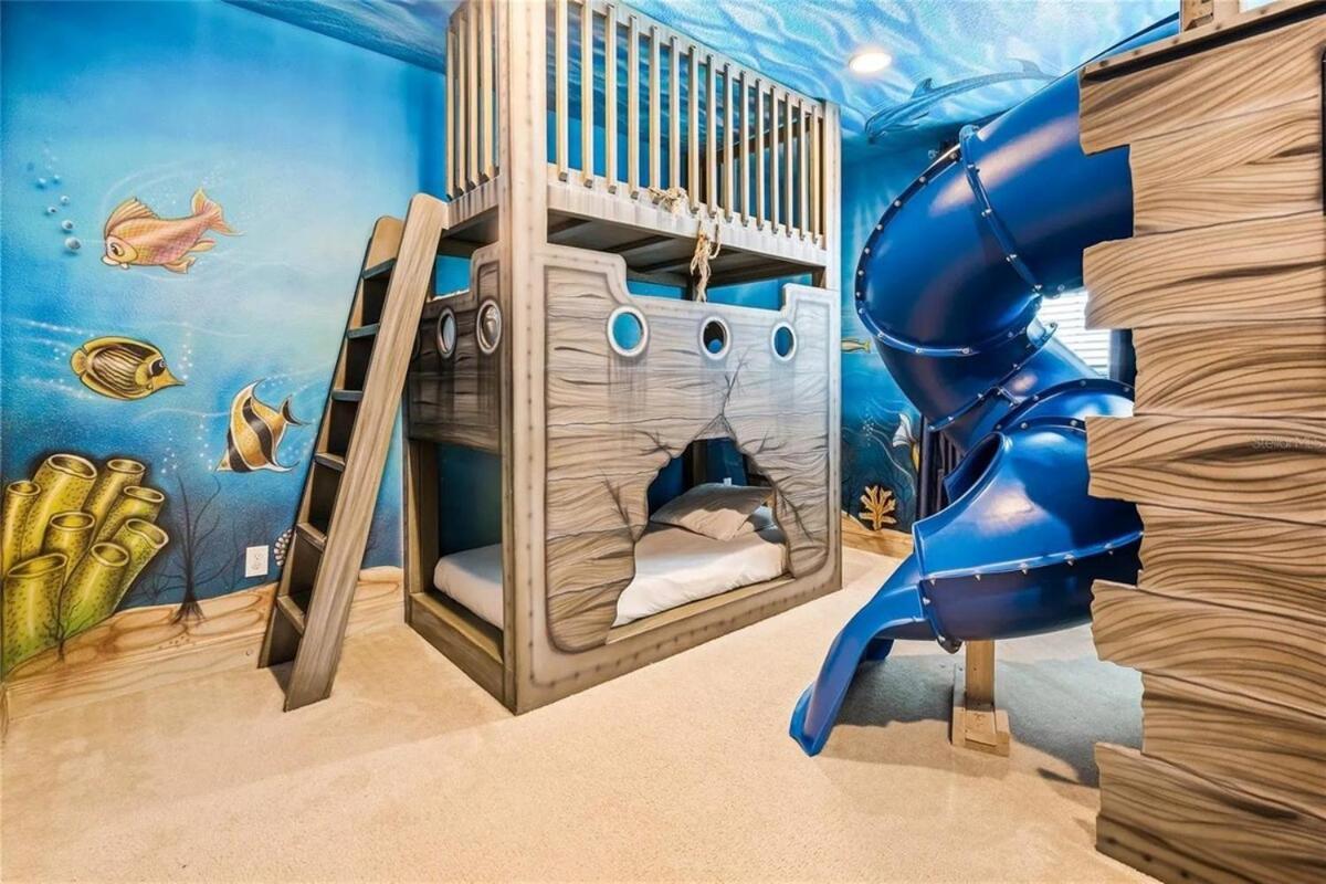 220-6-pc-stunning Slide Bedroom Holiday home