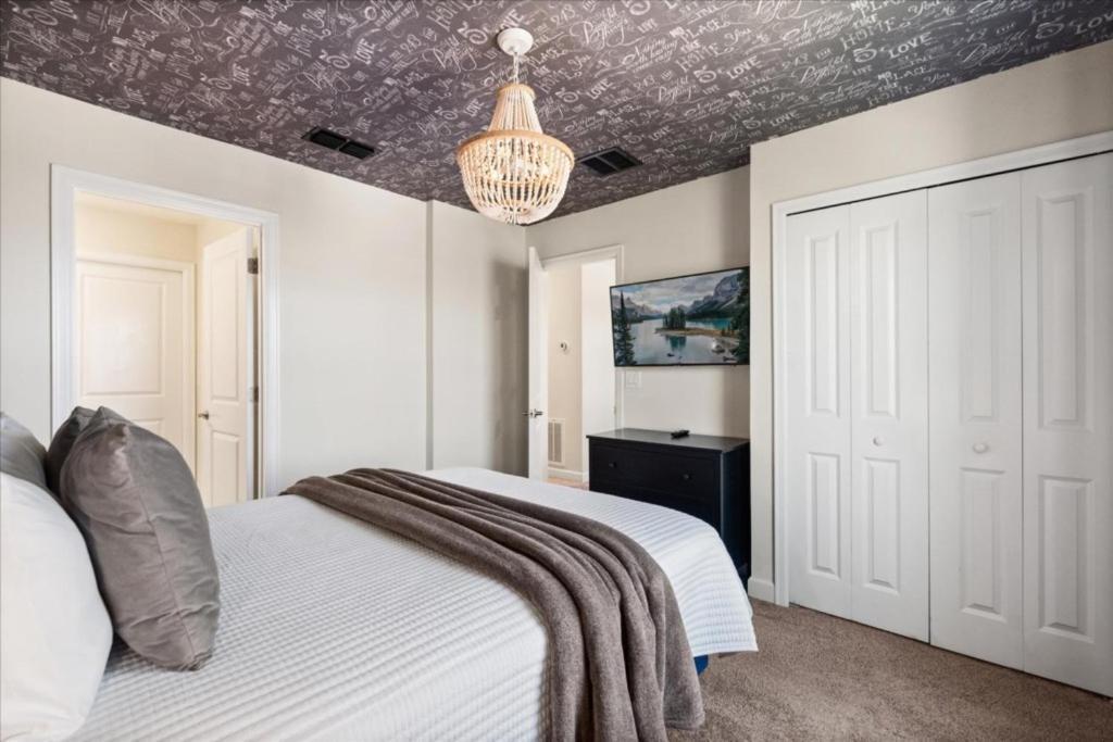 6 Bedrooms - 6 Bathrooms - Storey 2875 Sc Holiday home *
