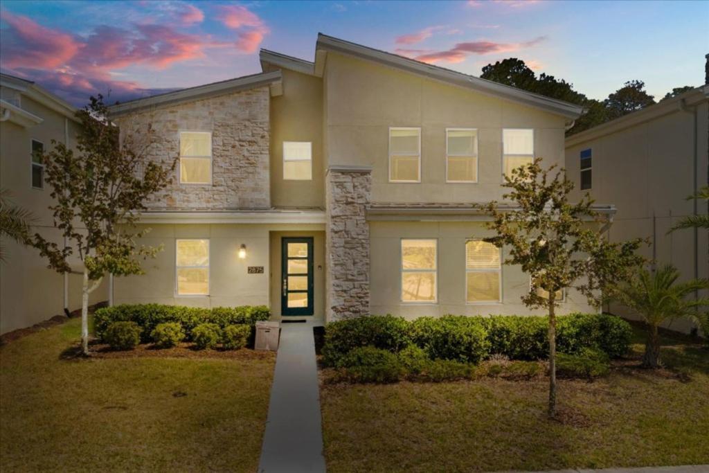 6 Bedrooms - 6 Bathrooms - Storey 2875 Sc Orlando