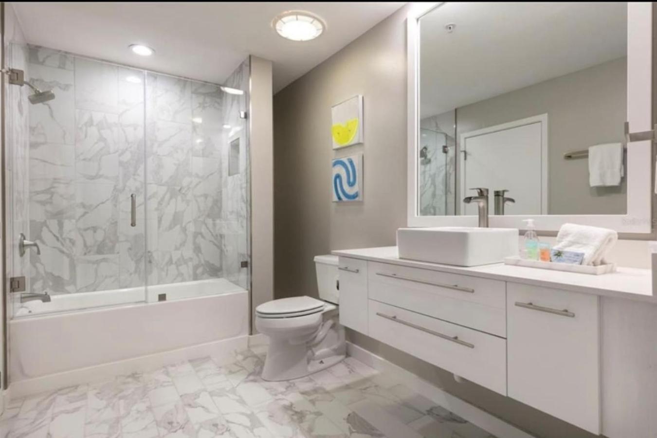 Modern 3 Bedroom In Downtown W Free Parking Apartment Orlando