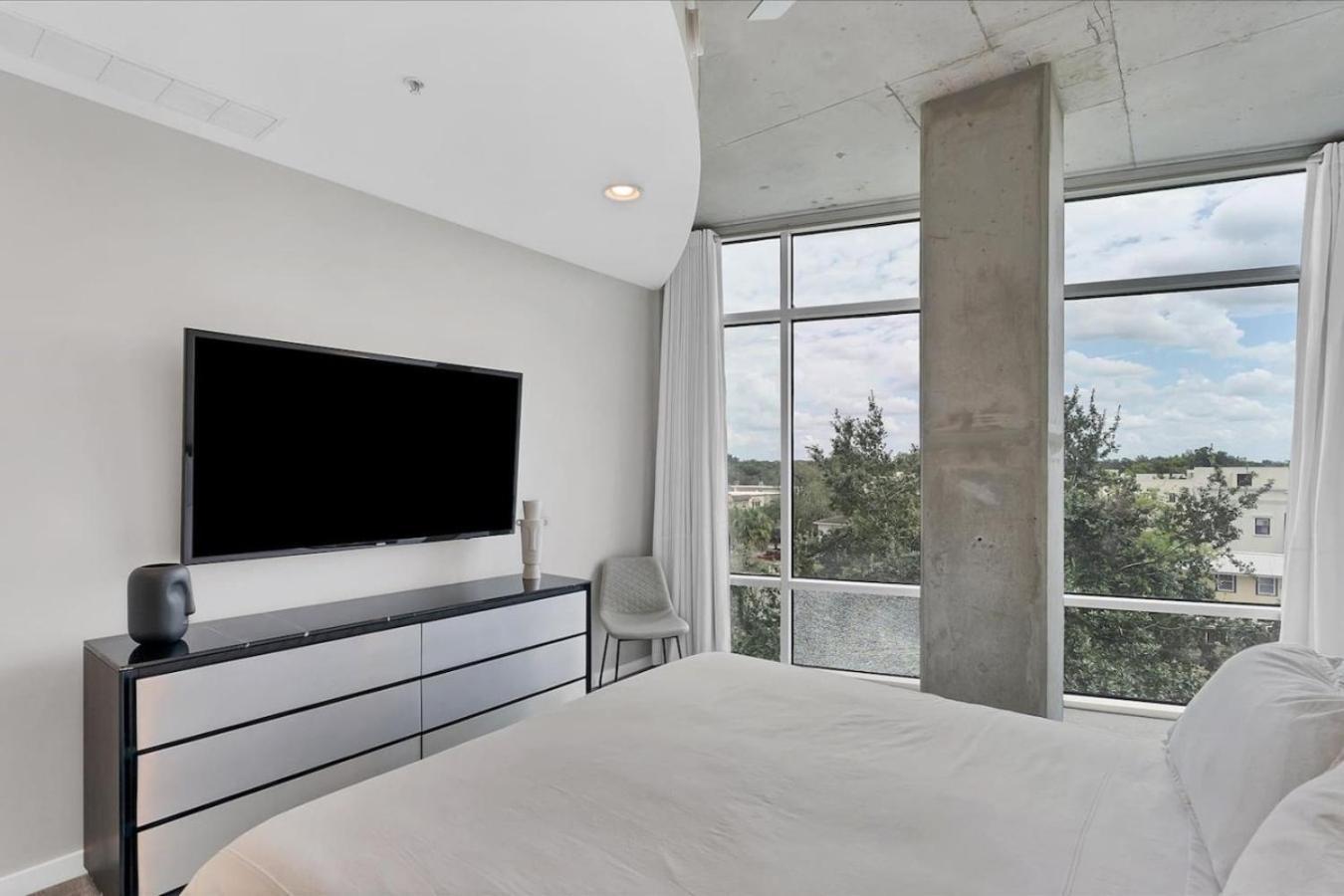 Apartment Modern 3 Bedroom In Downtown W Free Parking