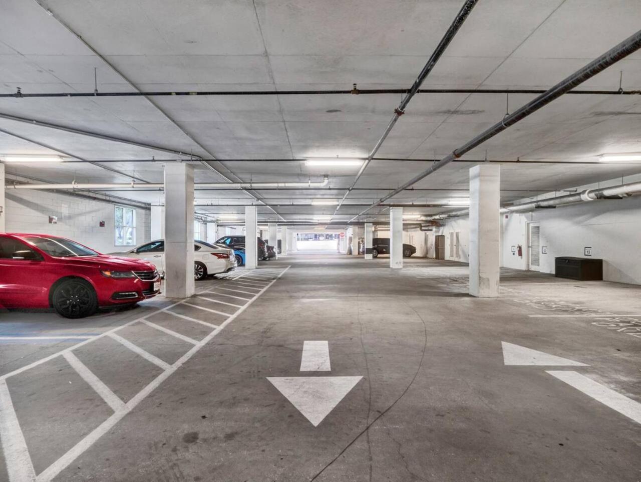 New 1 Bedroom In Downtown Apartment *