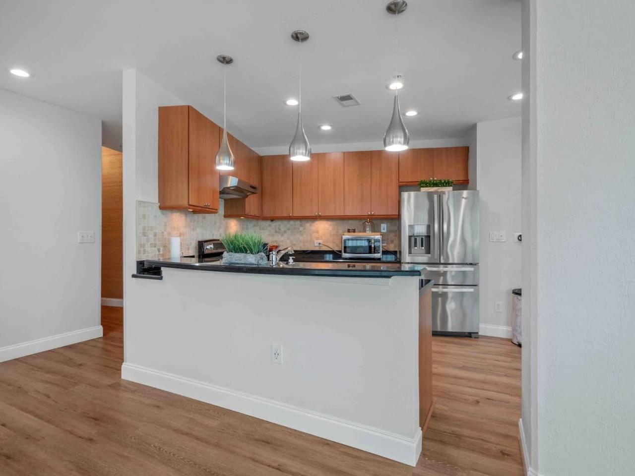 Penthouse Downtown 2 Beds 2 Baths *