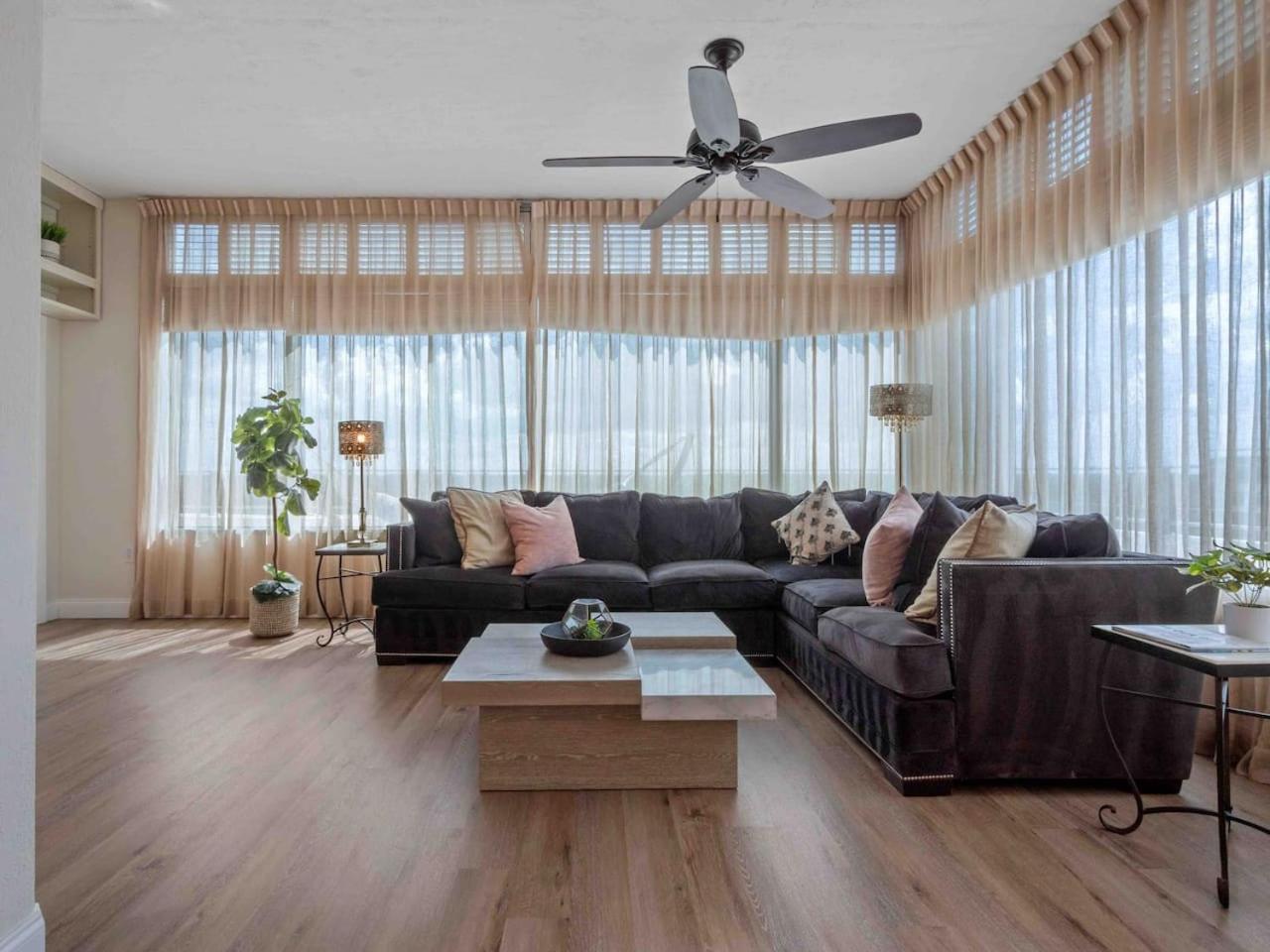Penthouse Downtown 2 Beds 2 Baths *