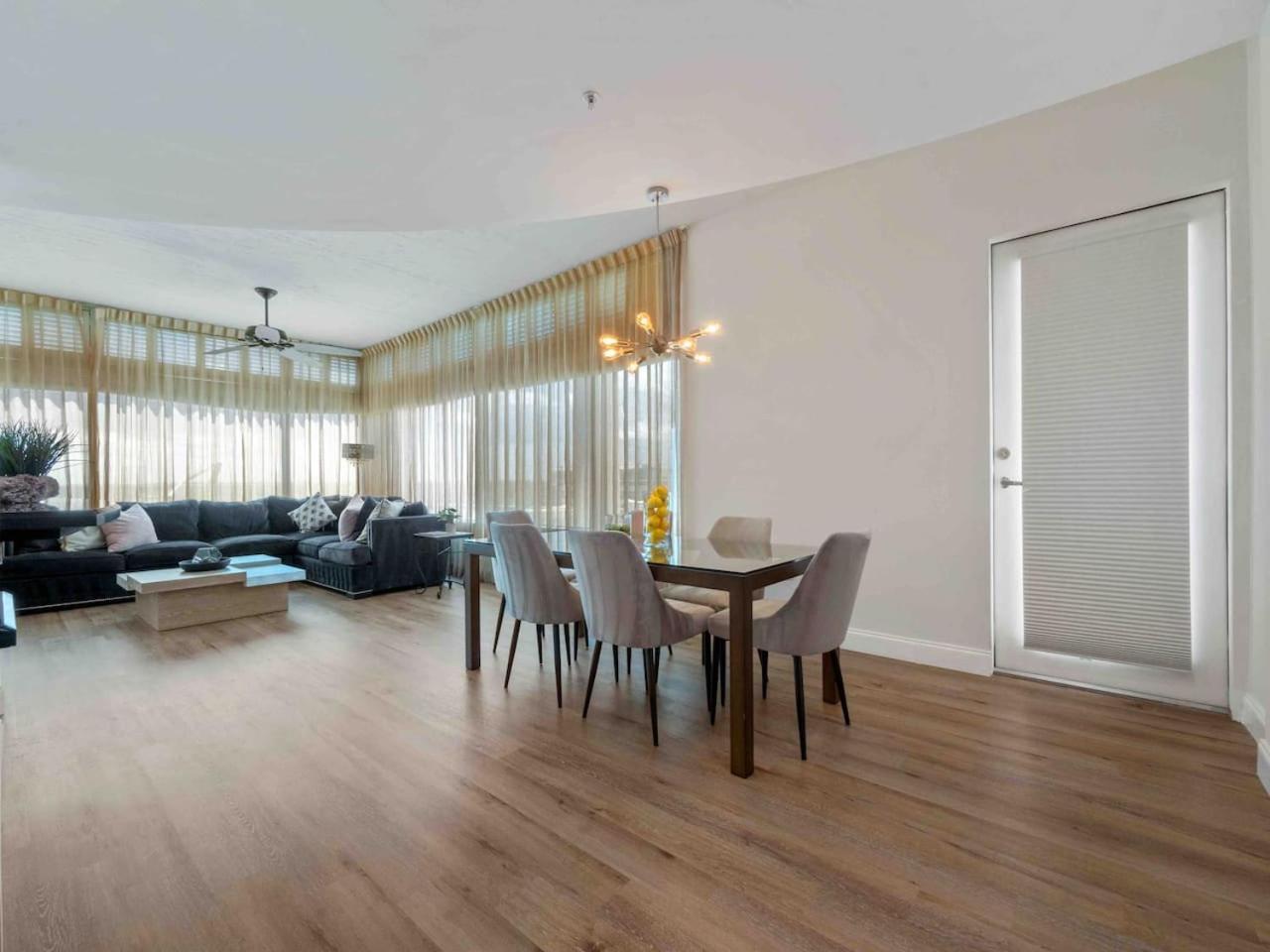 Apartment Penthouse Downtown 2 Beds 2 Baths *