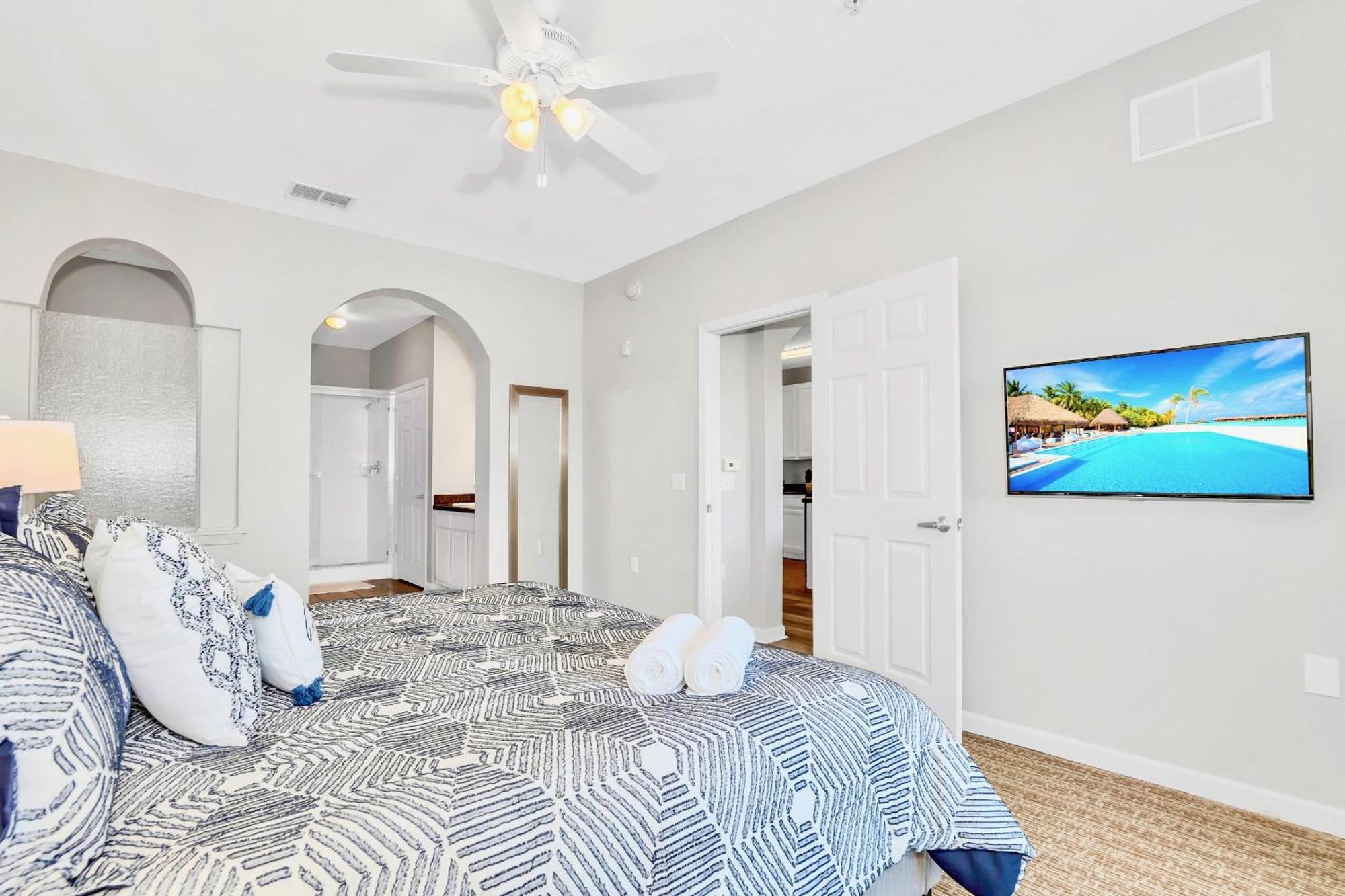 Holiday home Pet-friendly - Upstay W Pool Hot Tub Sauna *