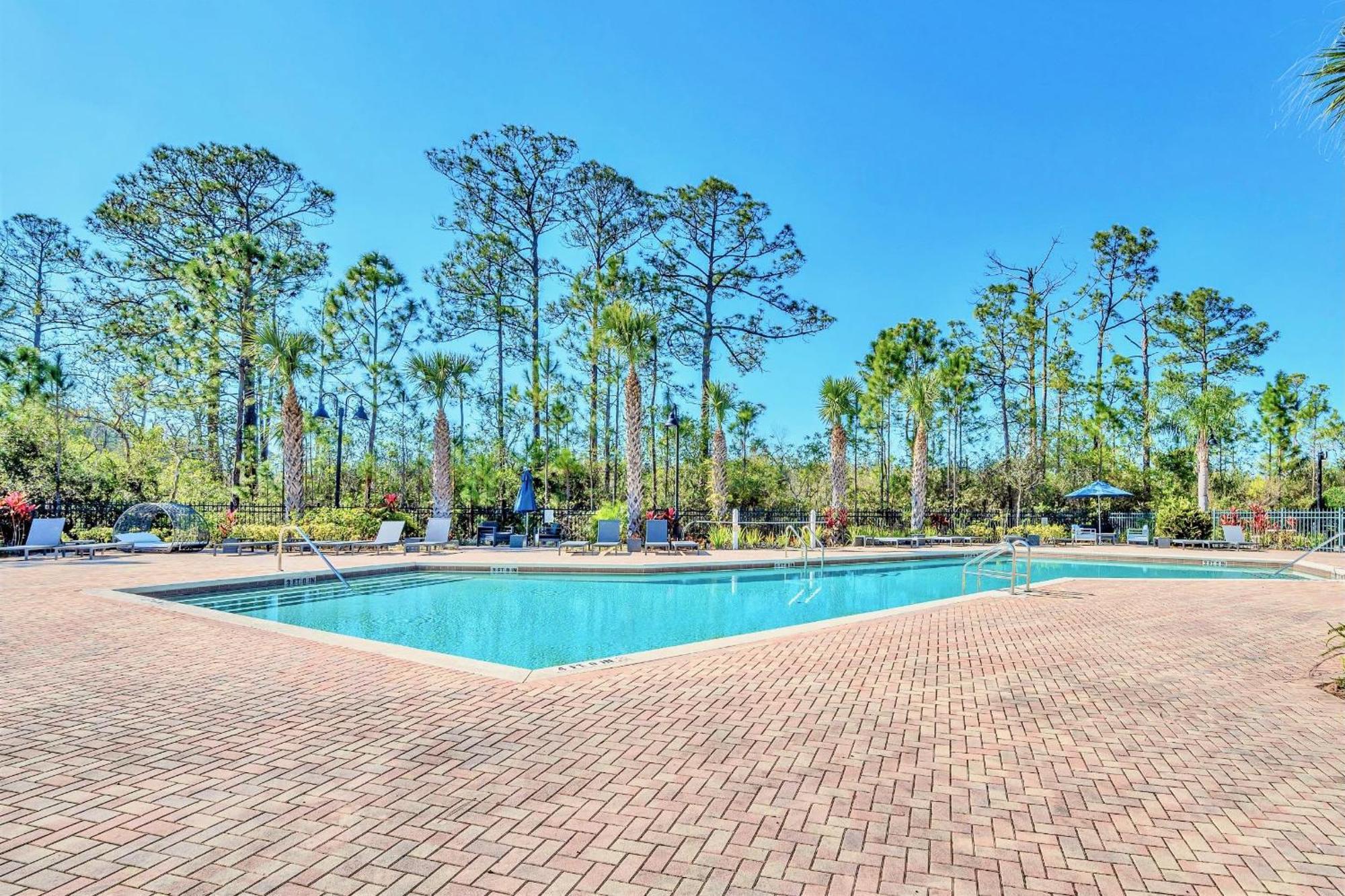 Pet-friendly - Upstay W Pool Hot Tub Sauna Holiday home