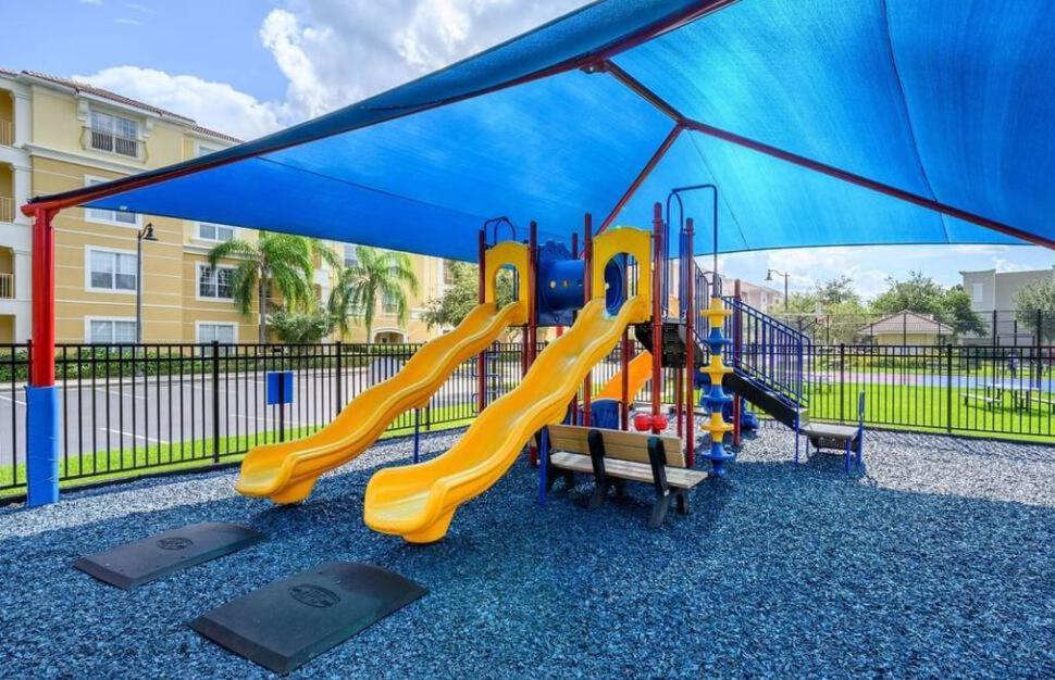 King-size Bed By Convention Center, Universal & Homestay Orlando