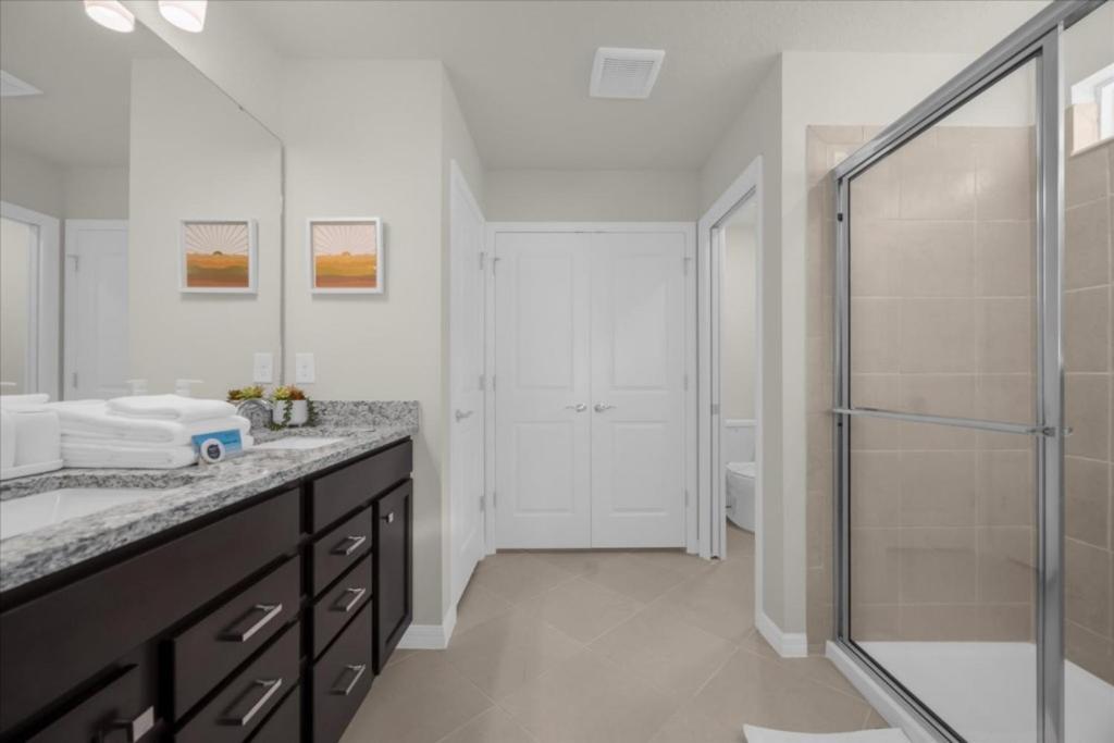 5 Bedrooms- 5,5 Bathrooms- Windsor Cay 16219 Tw Orlando