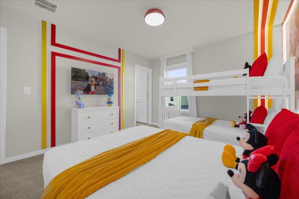 5 Bedrooms- 5,5 Bathrooms- Windsor Cay 16219 Tw