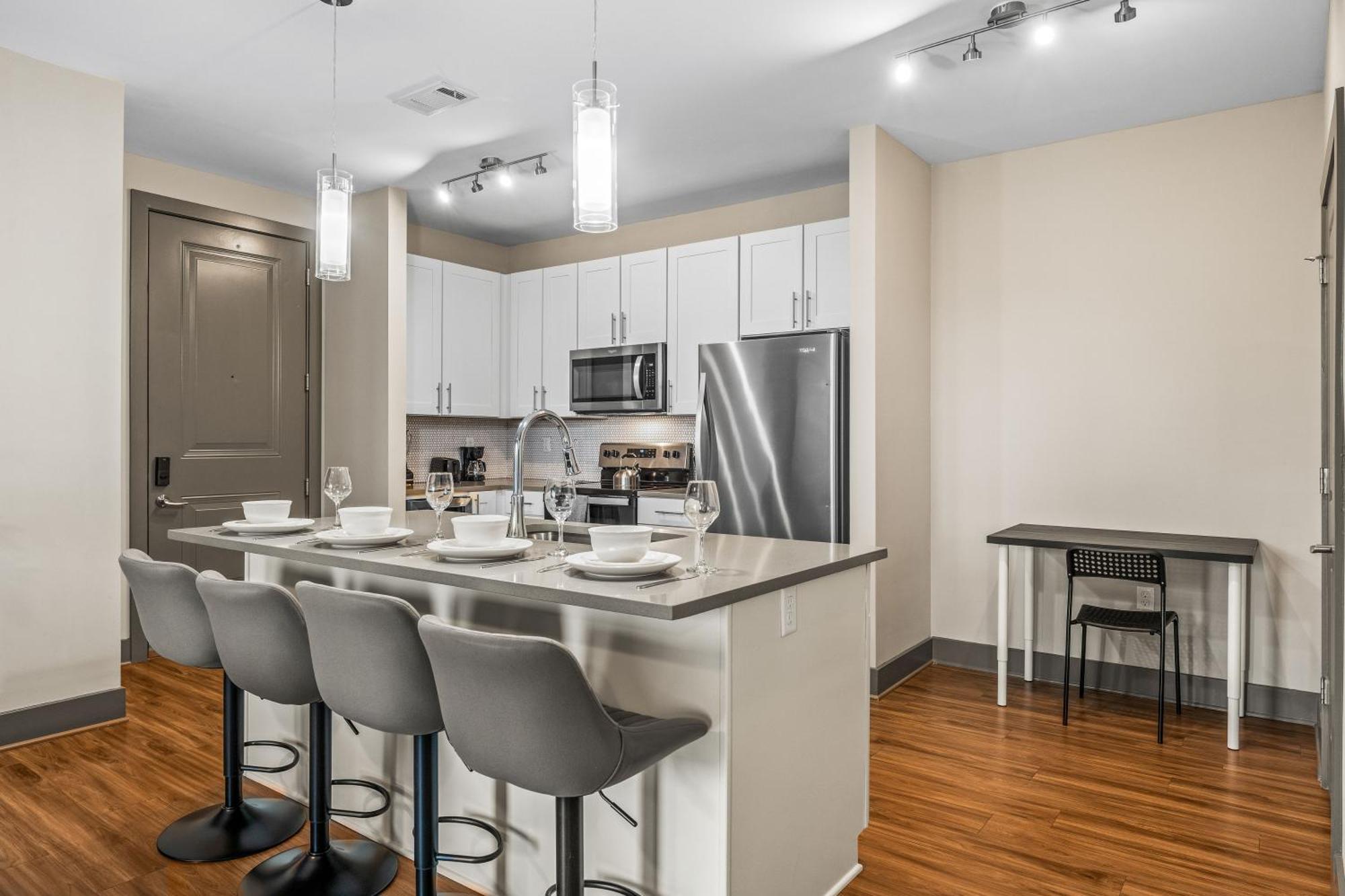 Full Petfriendly, King Bed, Amenities, 15 Min To Parks Apartment Orlando