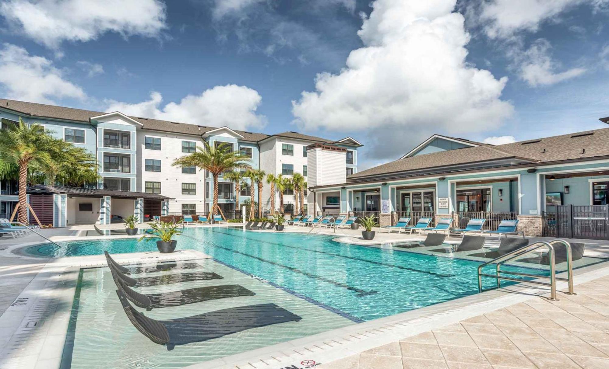 Full King Bed Retreat Pool & Gym Pet-friendly Close To Park Apartment
