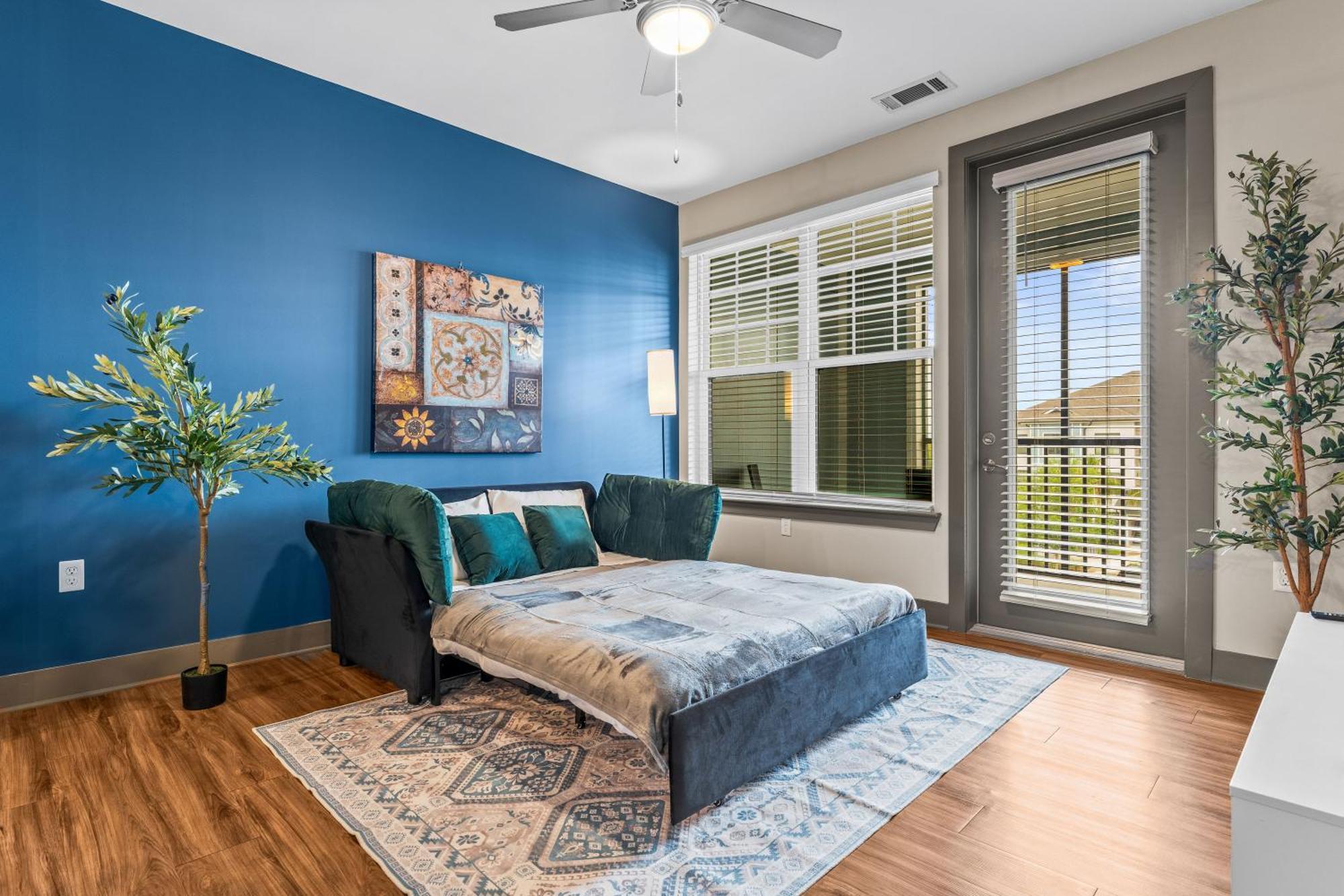 Full King Bed Retreat Pool & Gym Pet-friendly Close To Park Apartment *