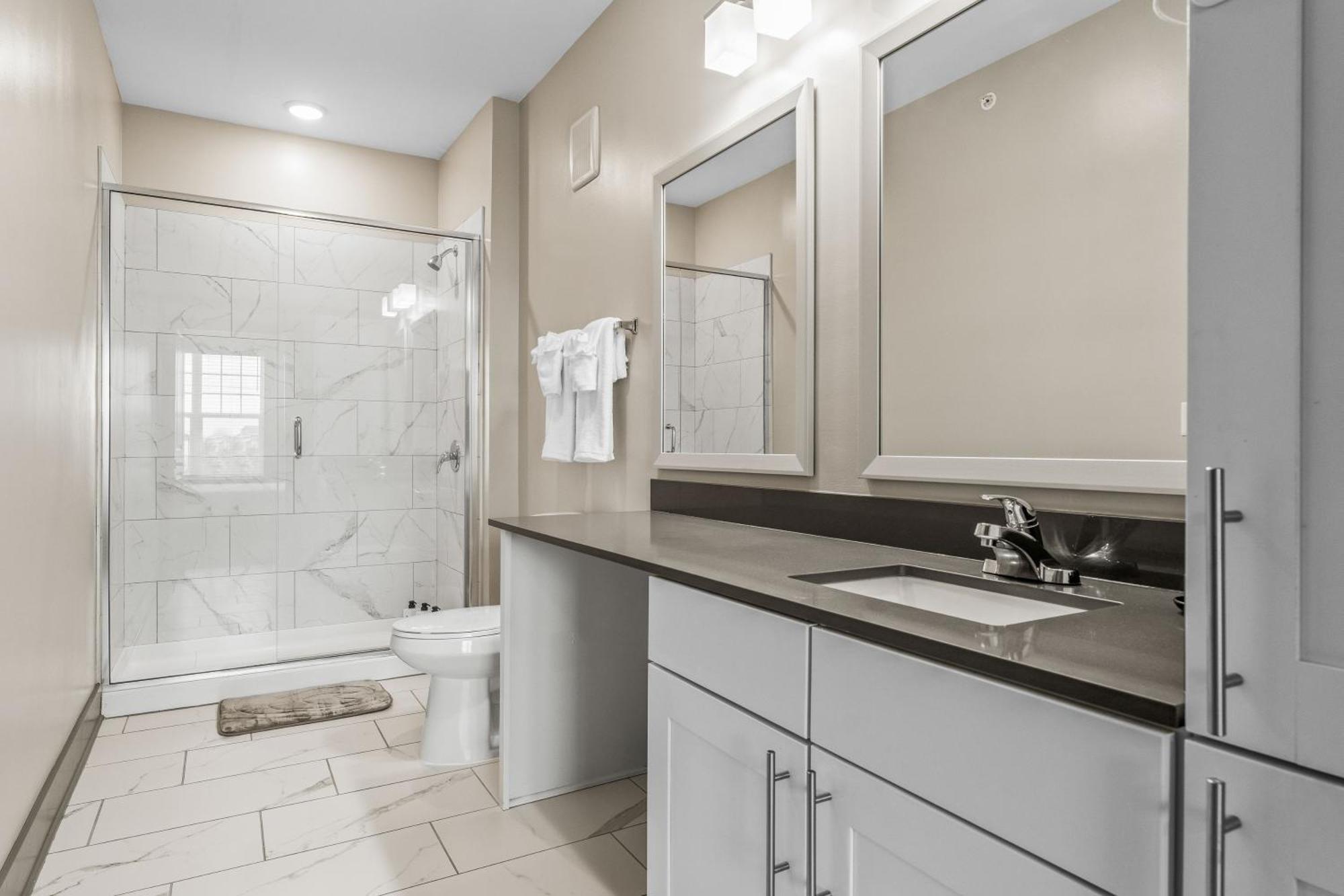 Full W King Bed, Pets Welcome, Amenities, Near Parks Apartment *