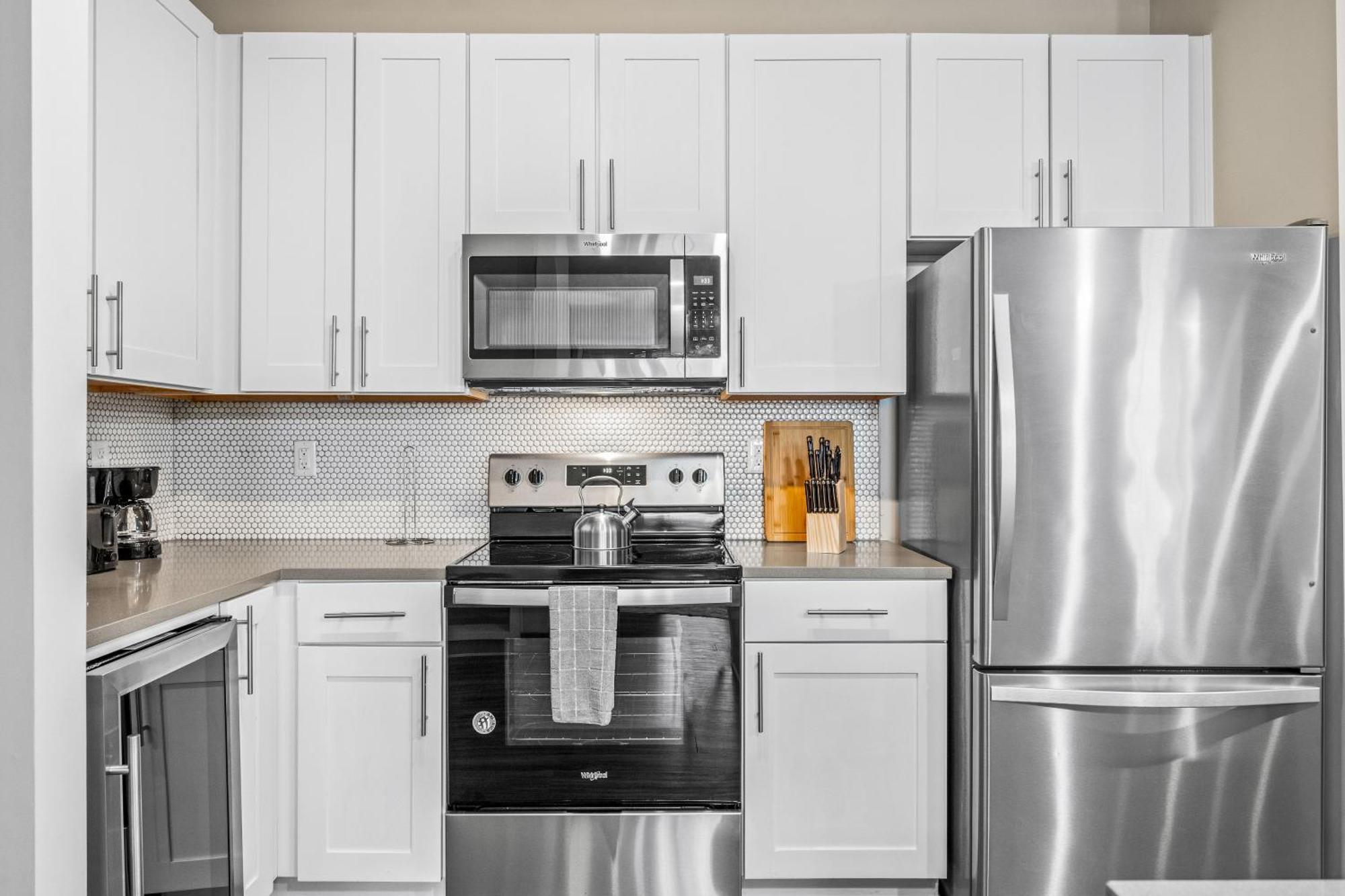 Apartment Full W King Bed, Pets Welcome, Amenities, Near Parks Orlando