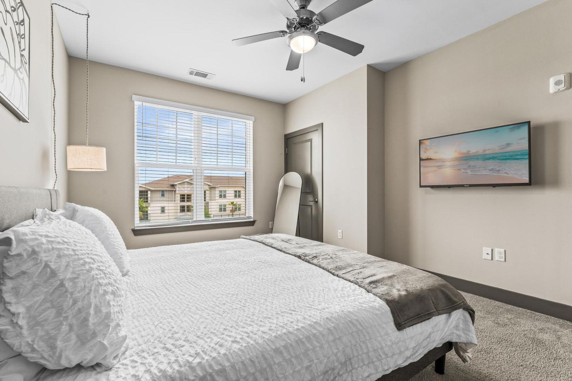 Full W King Bed, Pets Welcome, Amenities, Near Parks Orlando