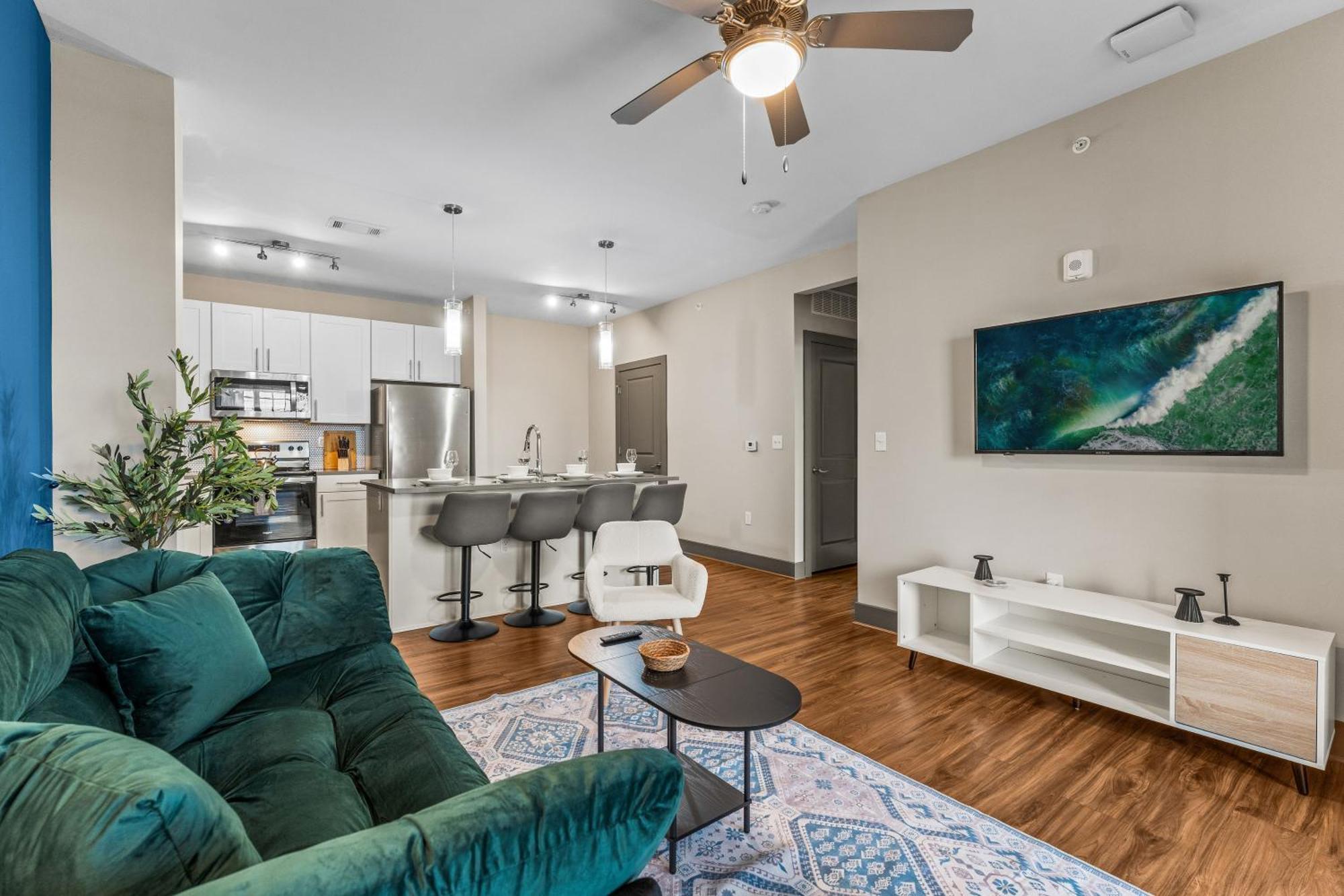 Full W King Bed, Pets Welcome, Amenities, Near Parks Apartment Orlando