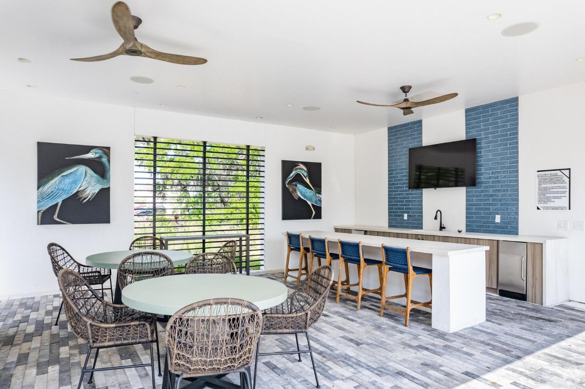 Private Full King Apt, Pets Allowed, 15 Min To Parks, Amenities Apartment