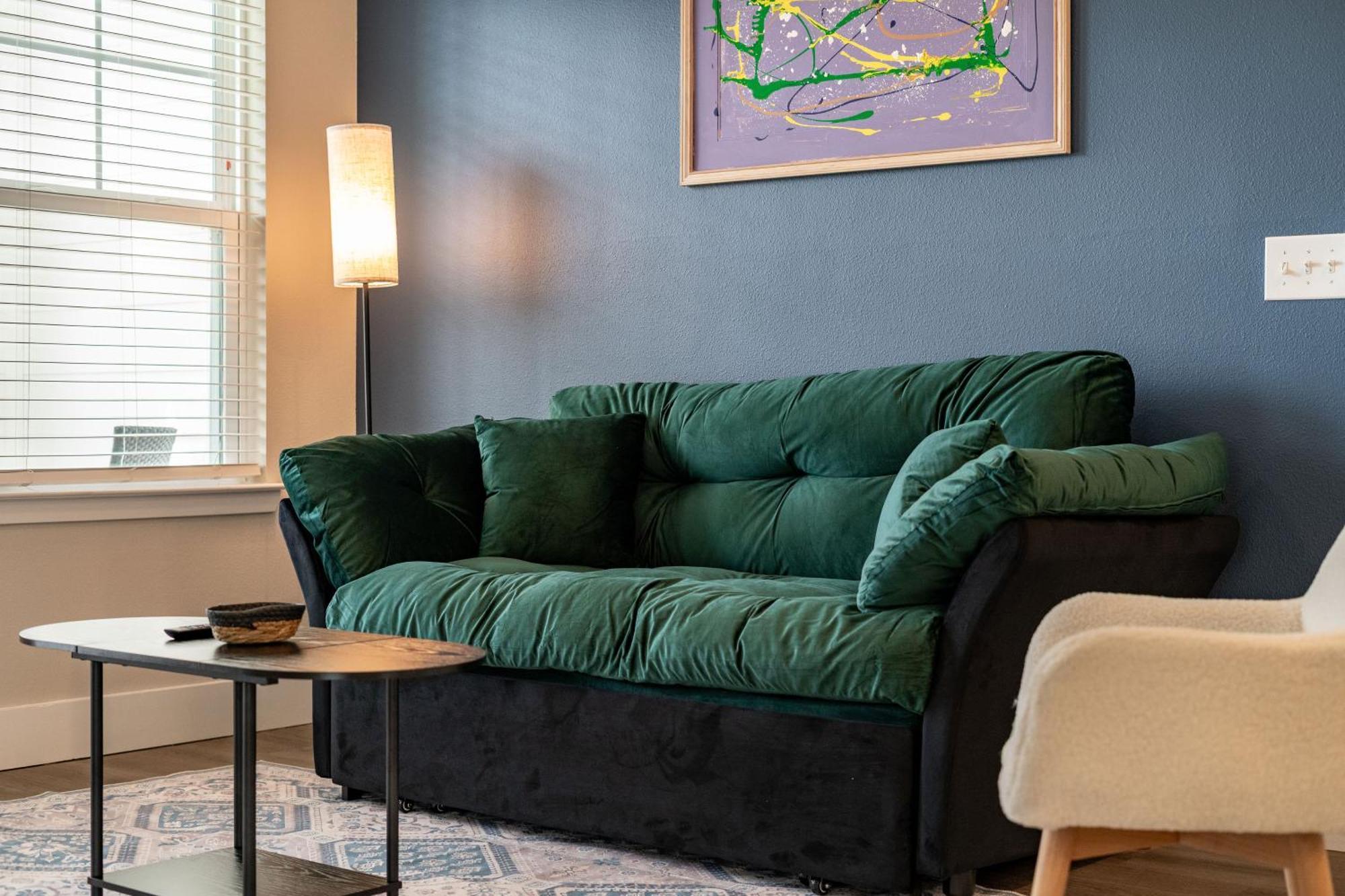 Private Full King Bed Pets Allowed Amenities Near Parks *