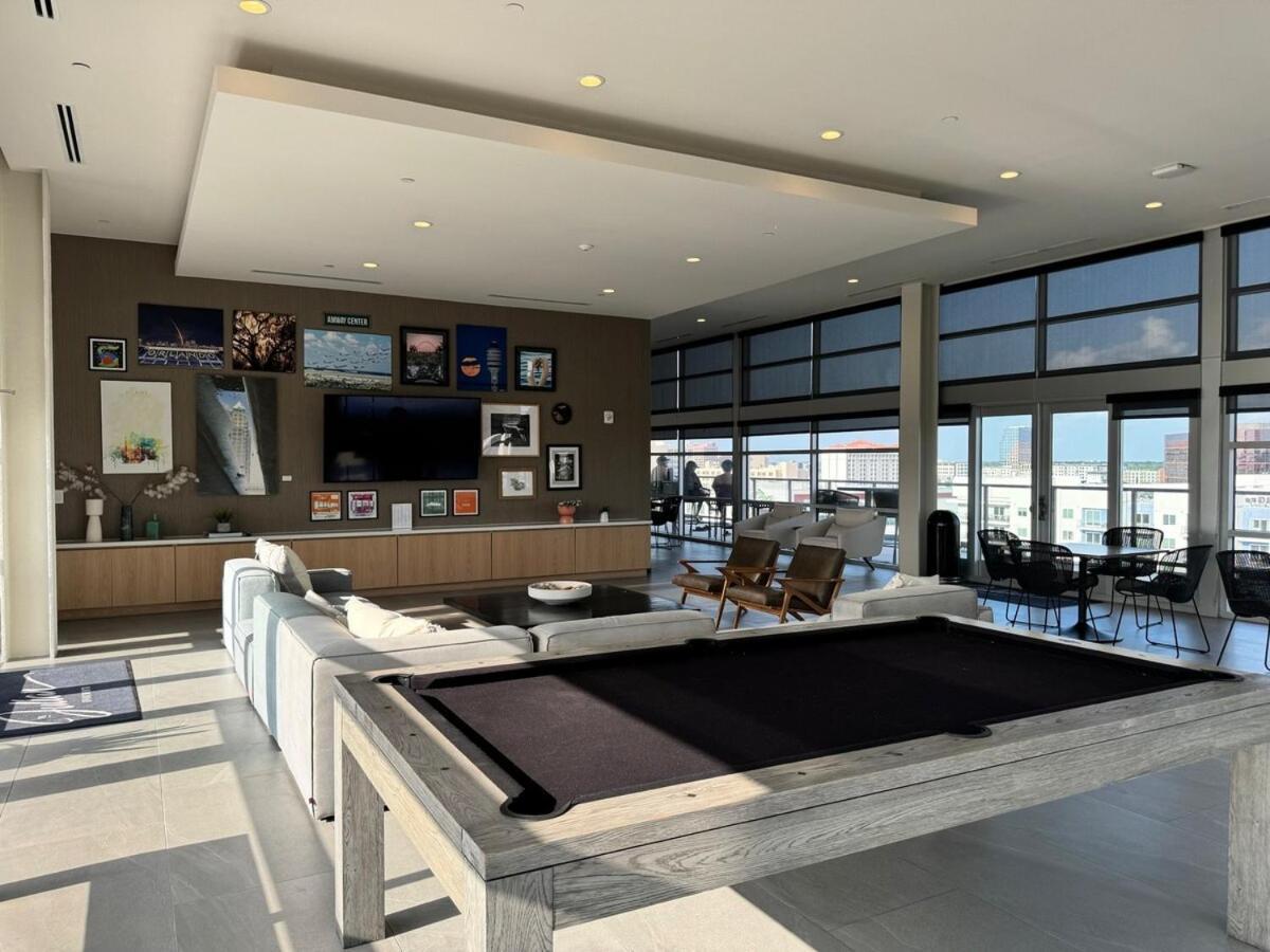 Luxury Living Downtown *