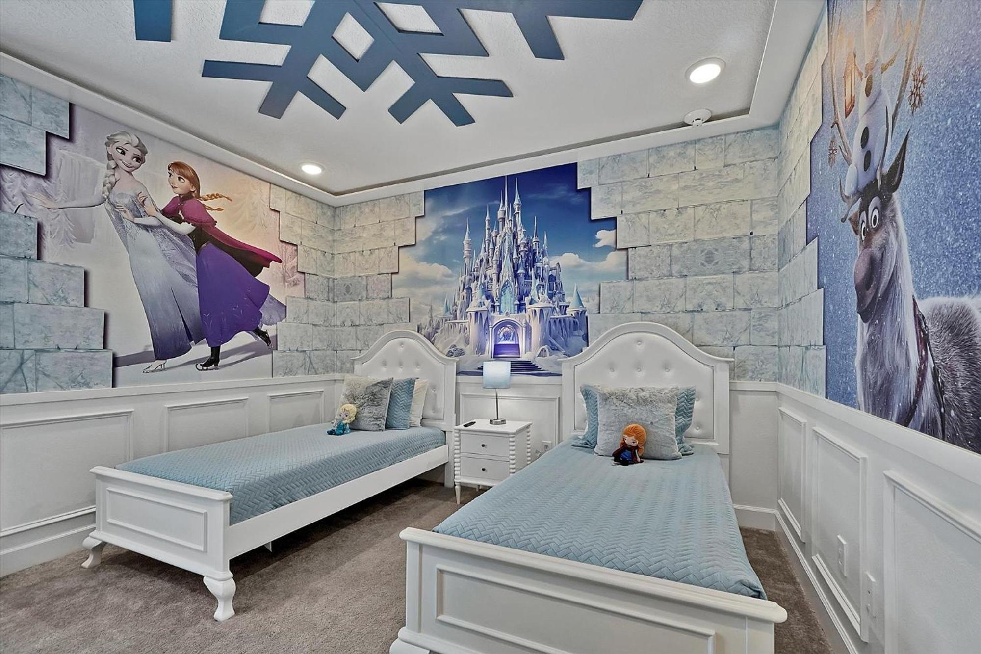 Gorgeous Paradiso Mansion Pool-game-room-theater-3 Holiday home