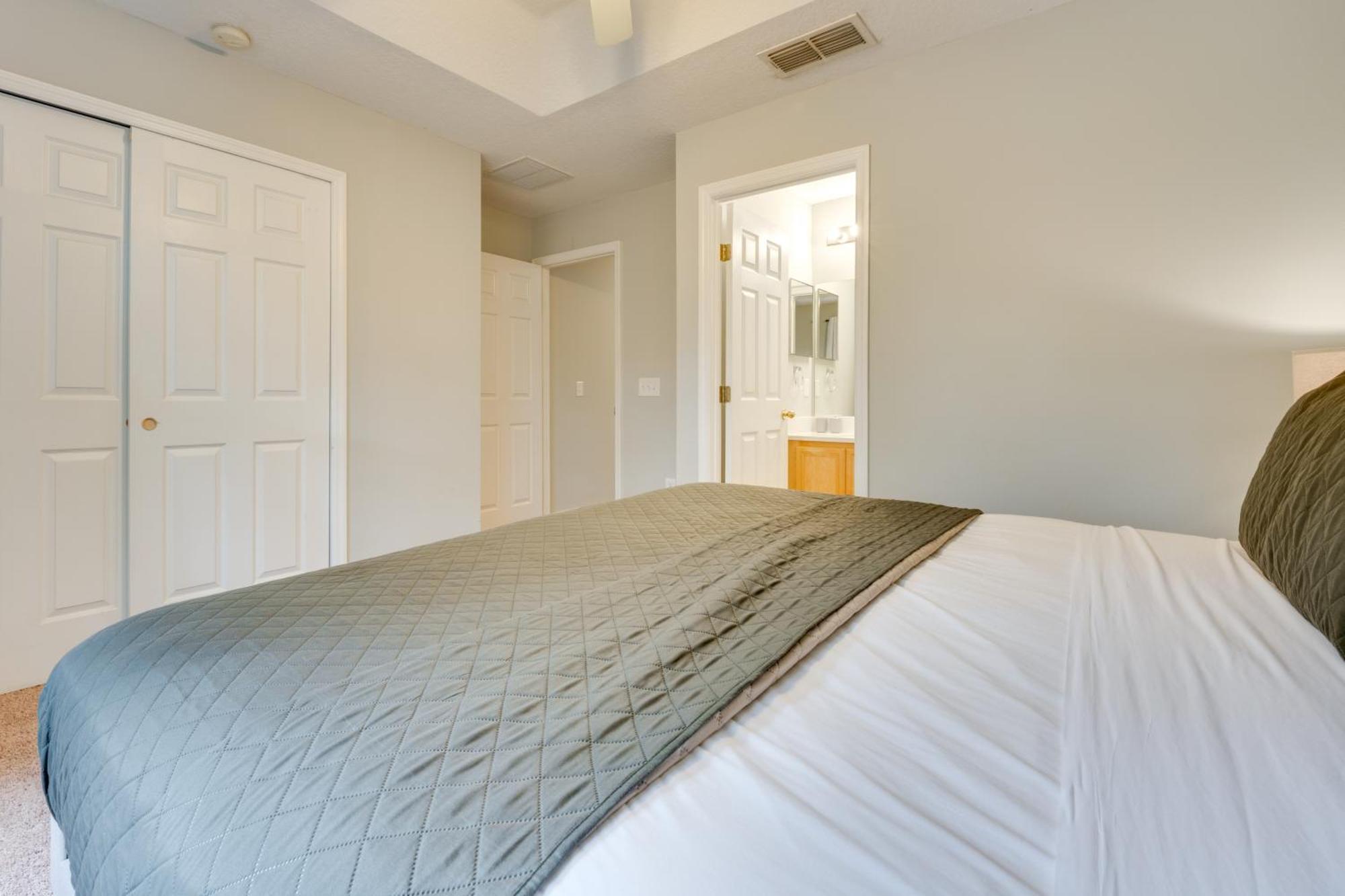 2 Mi To World Townhome With Patio! Holiday home *
