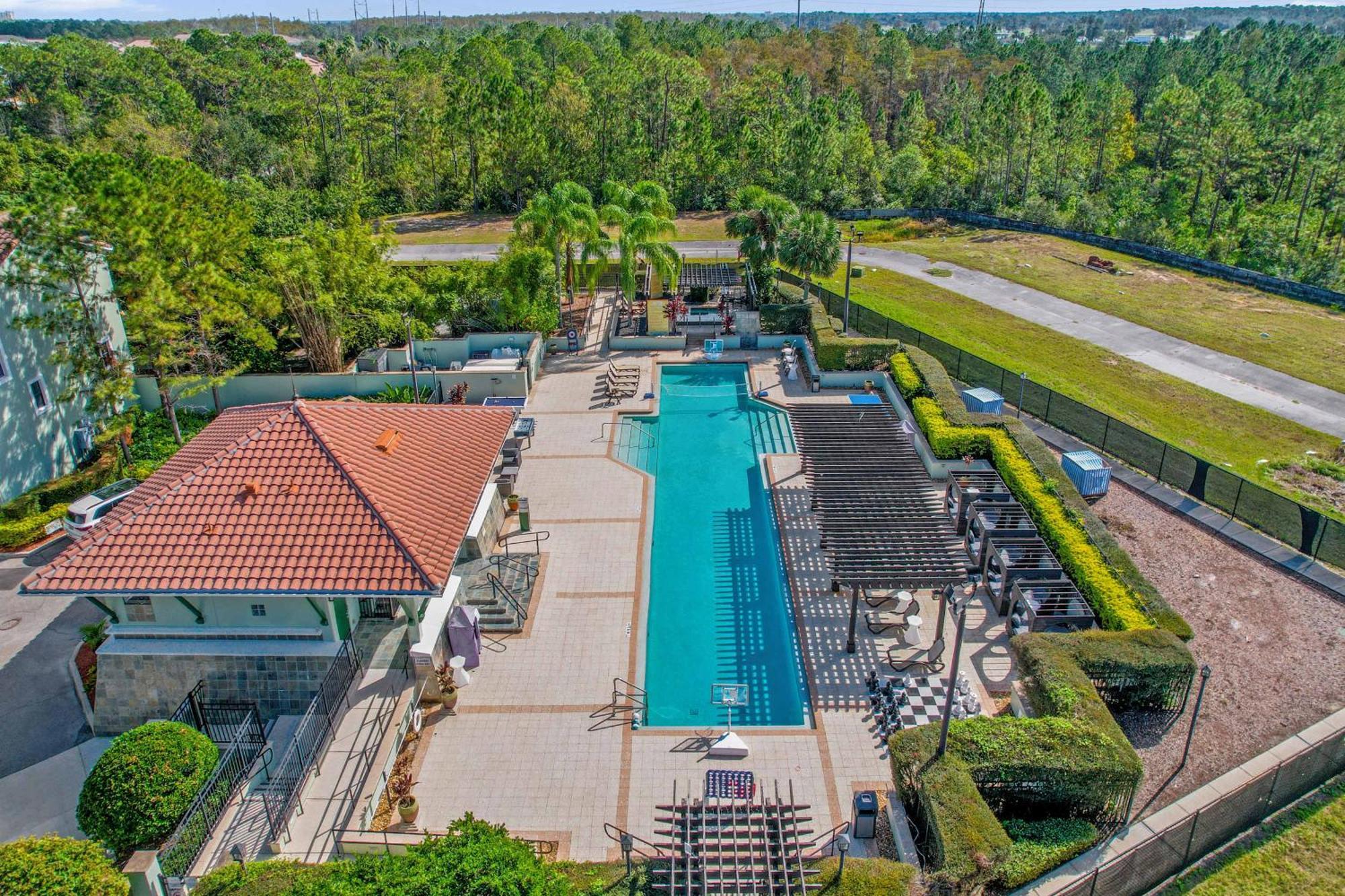 Luxurious 4br Townhome - 5 Minutes From Orlando