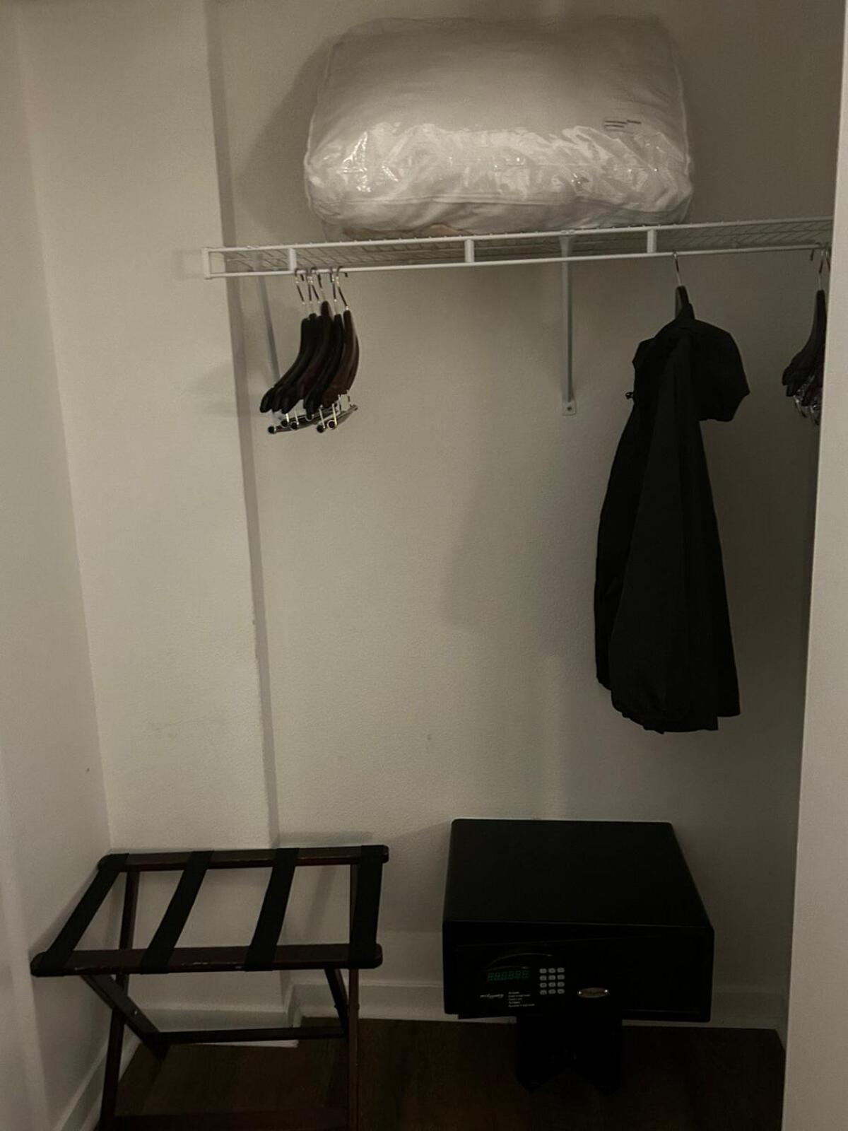 Stylish 2br Near Parks Apartment