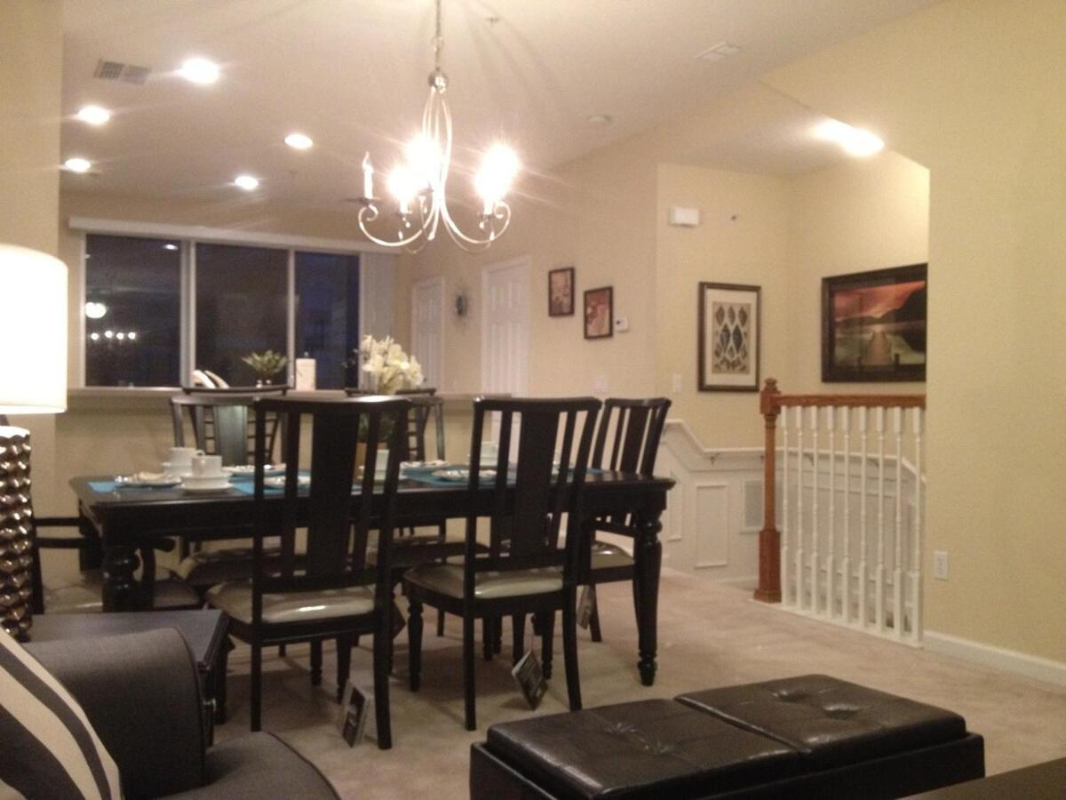 Vista Cay 3 Bed Townhome Convention Center
