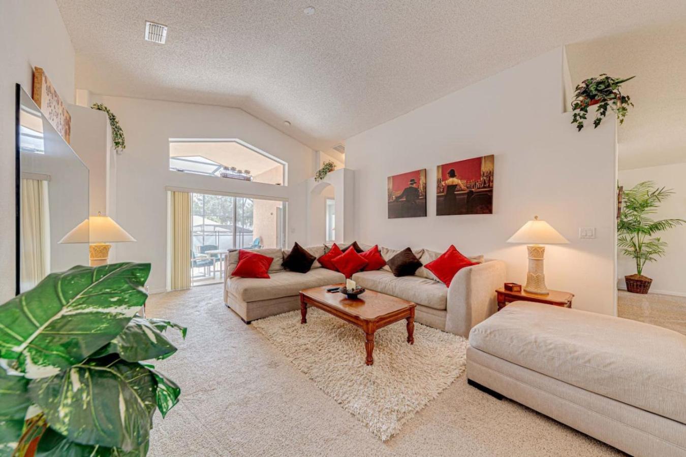 Pool Close To Golfing And Theme Parks Holiday home *