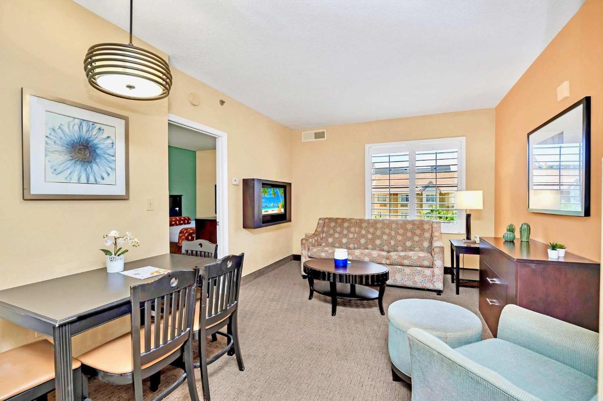 W Hot Tub & Pool To Near Universal *