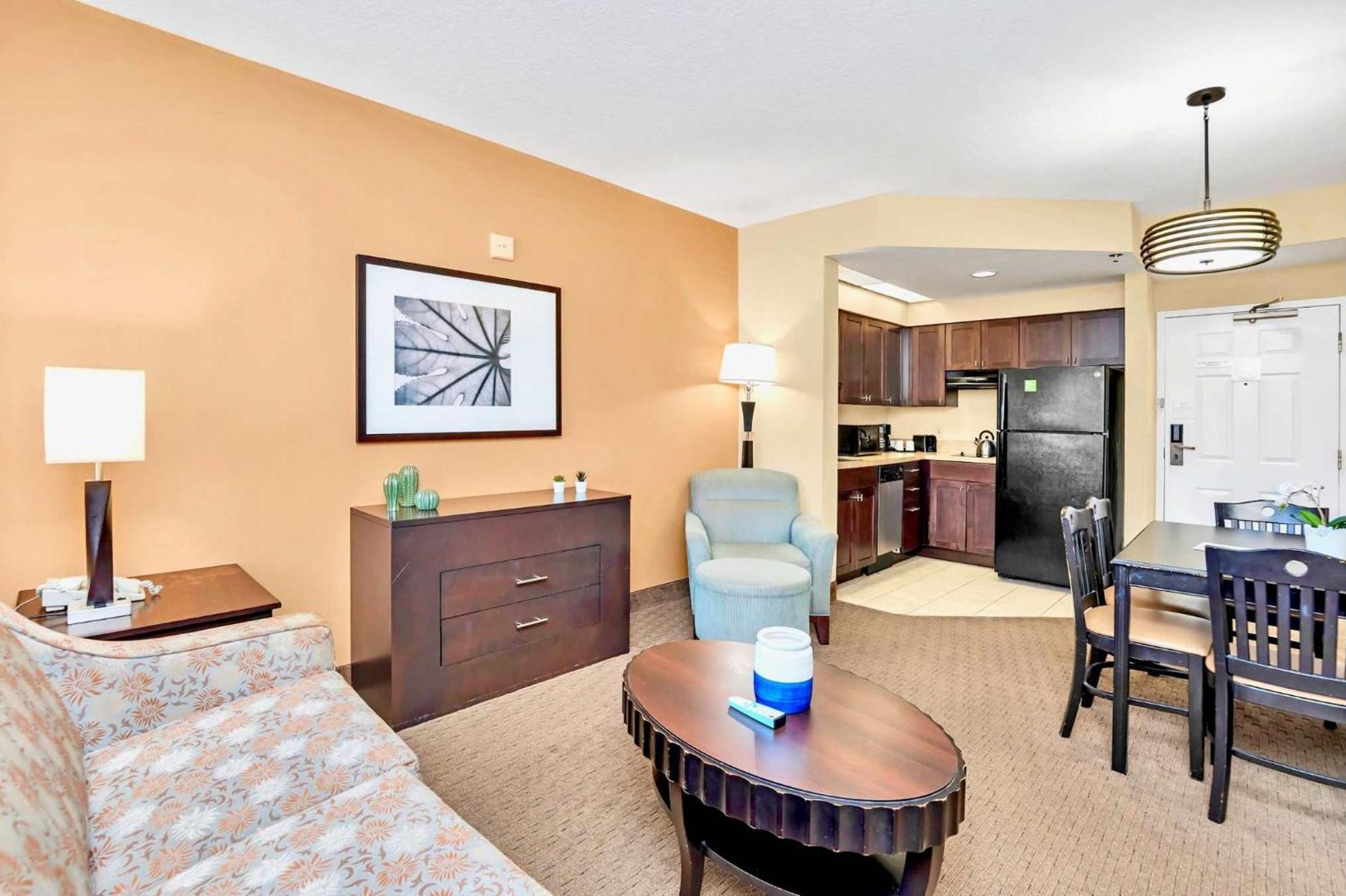 W Hot Tub & Pool To Near Universal Apartment *