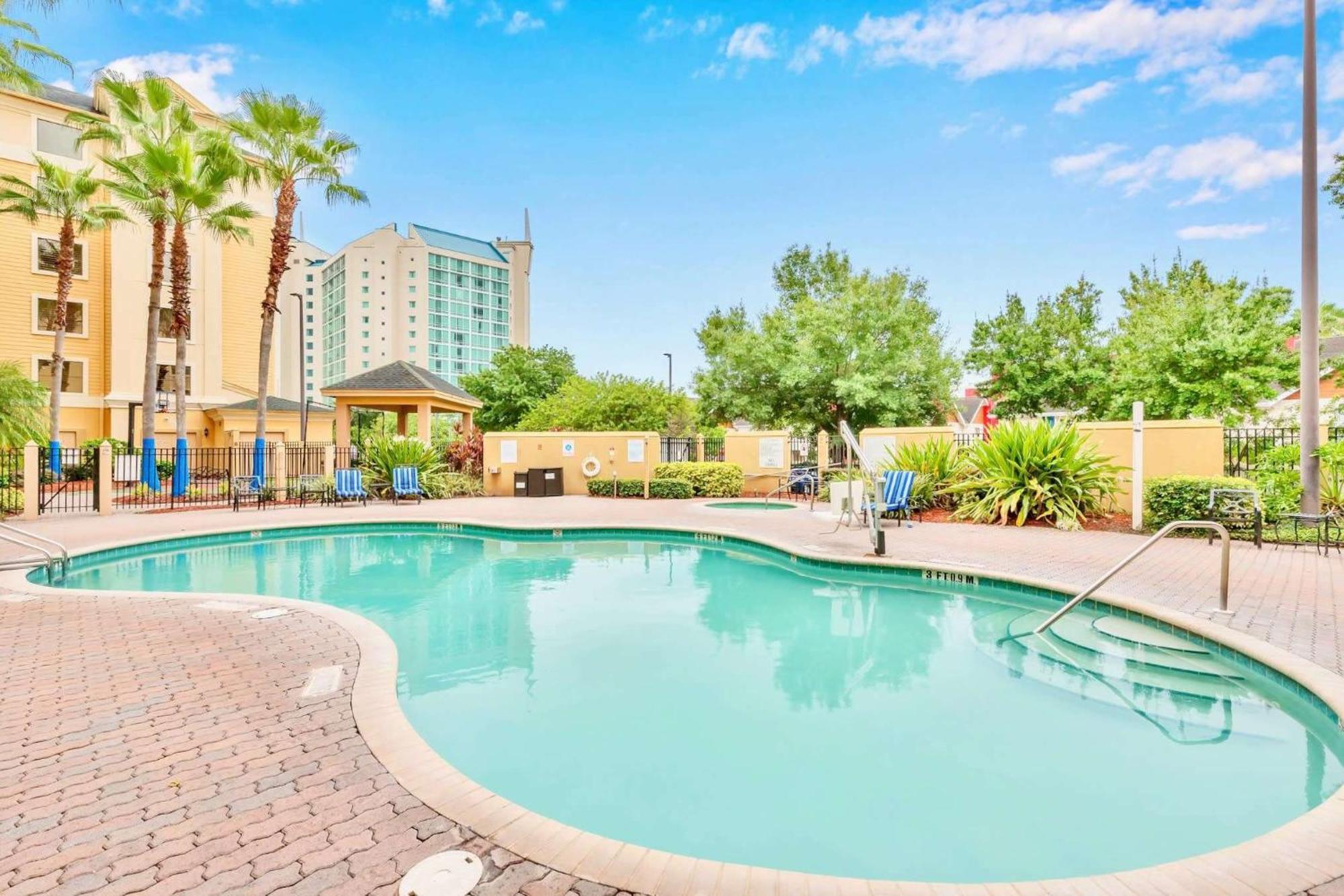 Apartment Queen W Pool Arcade Bbq Near