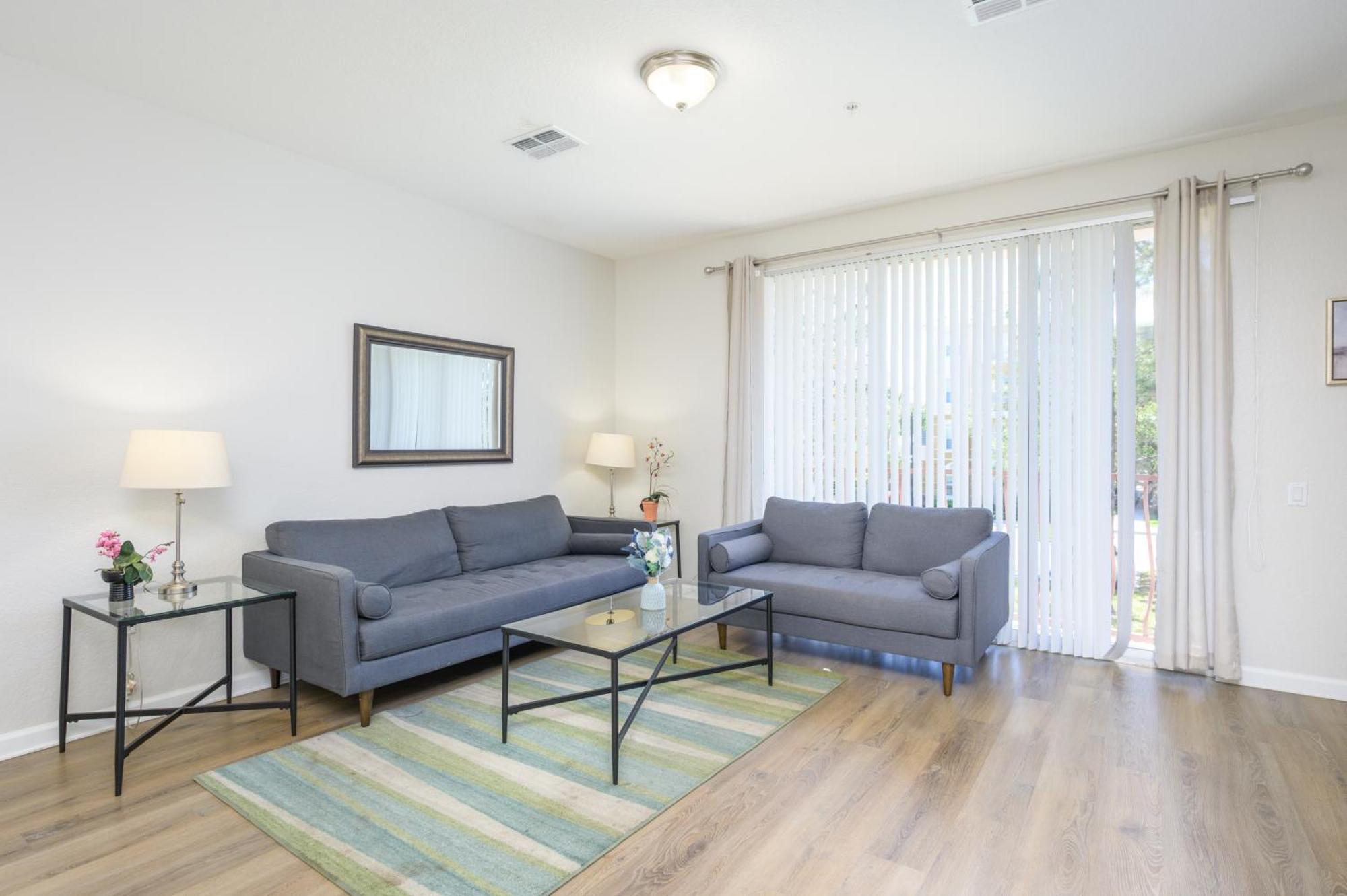 Apartment New Listing, Family Vacation Townhome - 4011