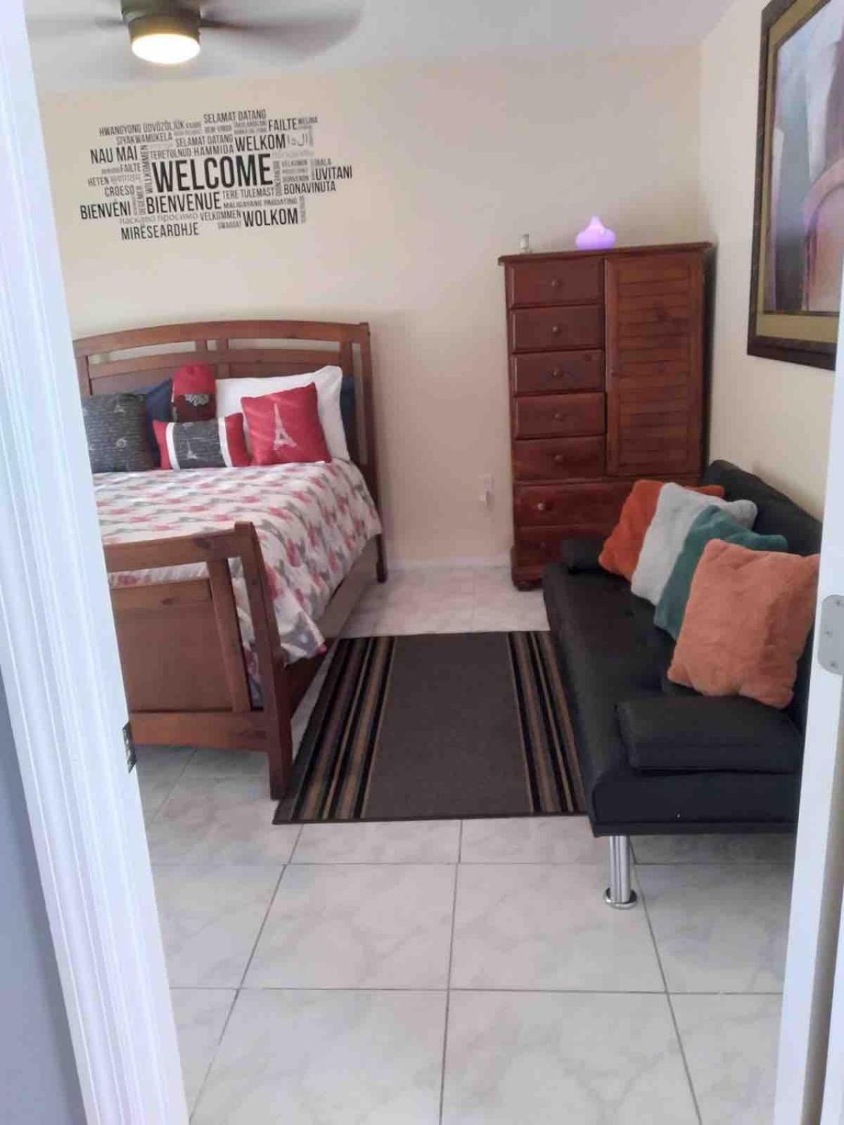 20 Min To Universal Pvt With Full Size Kitchen Guest house *