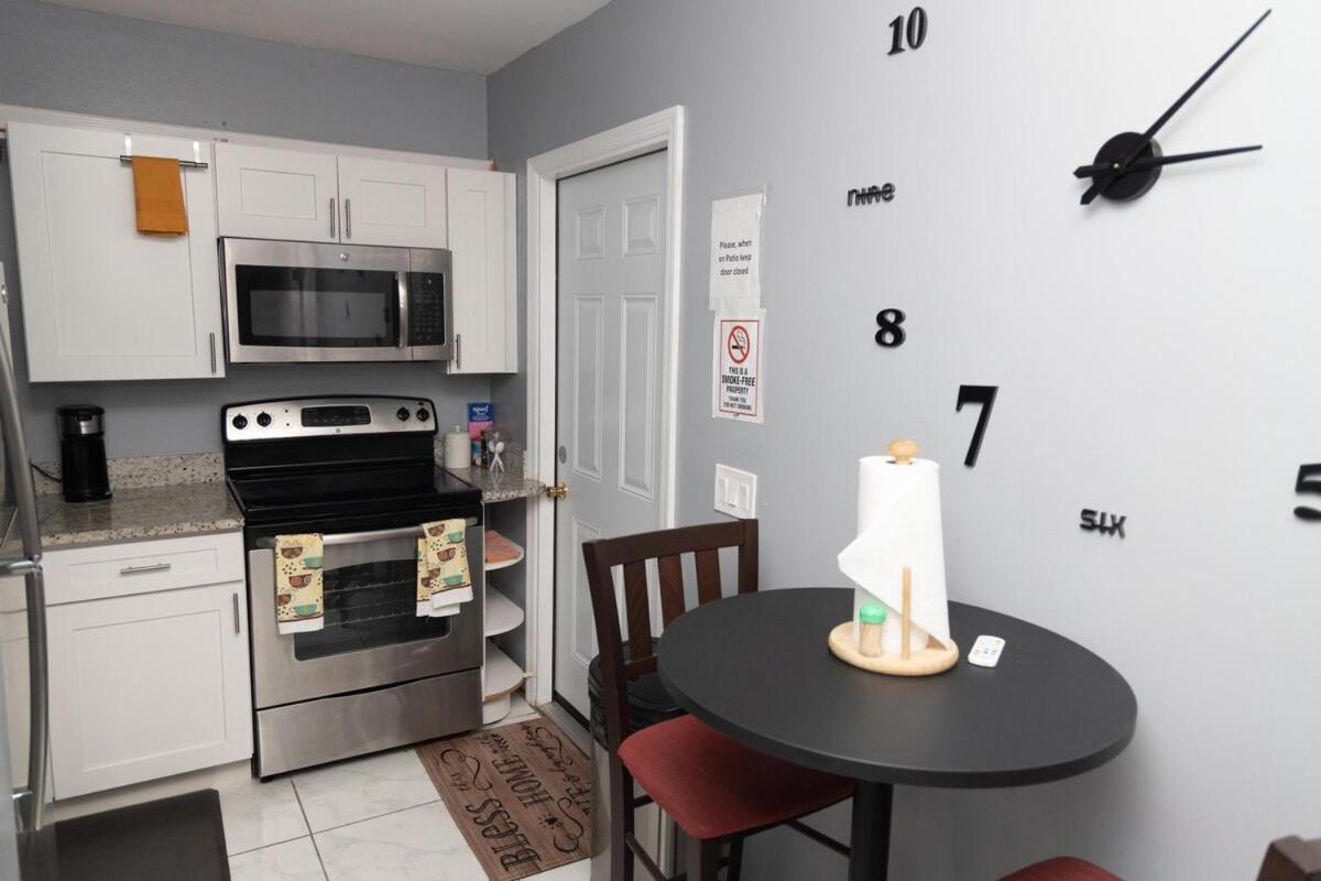 20 Min To Universal Pvt With Full Size Kitchen *