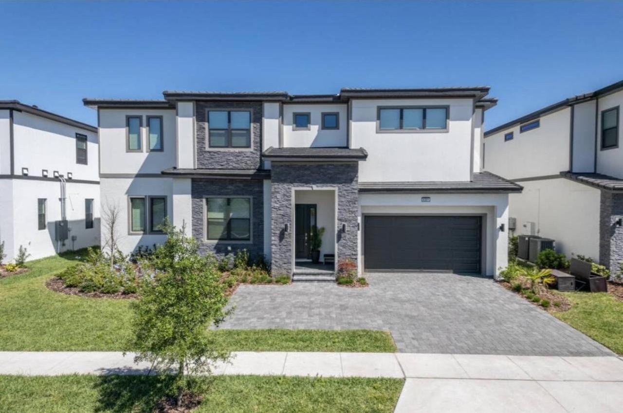 Experience Luxury In Your 11 En-suites Mansion *