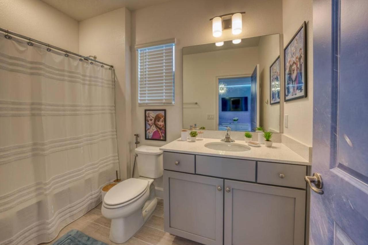 Holiday home Experience Luxury In Your 11 En-suites Mansion *
