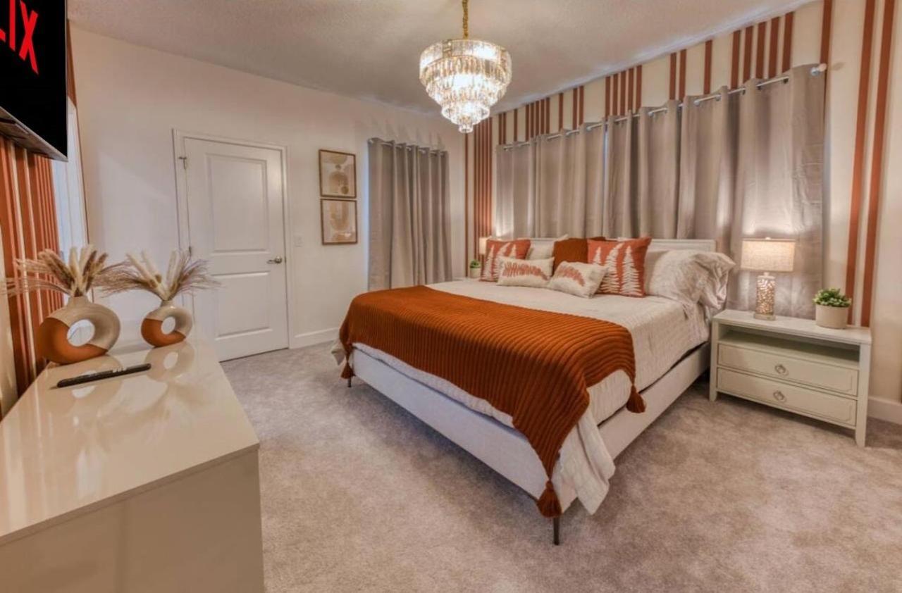 Experience Luxury In Your 11 En-suites Mansion Holiday home