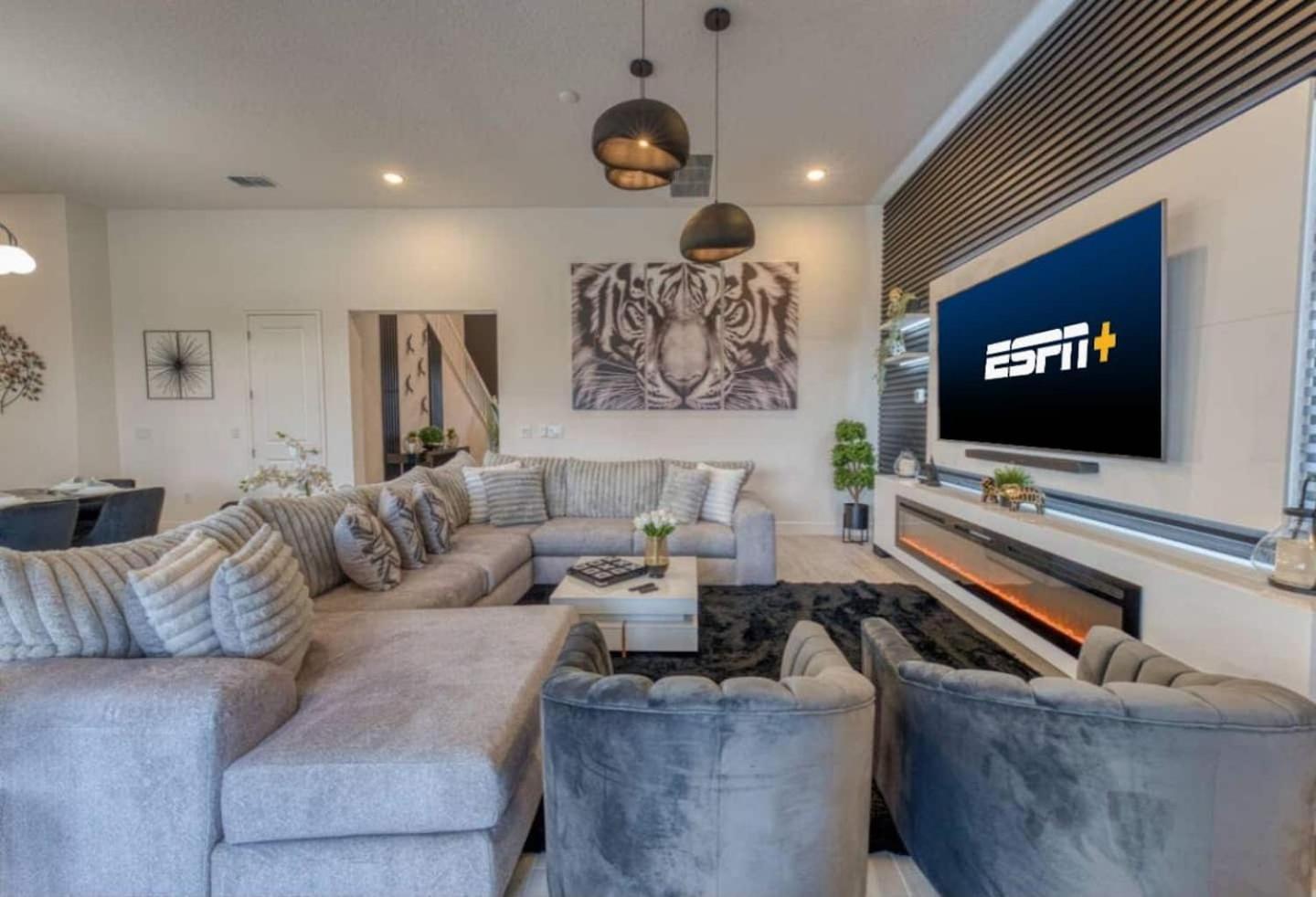 Experience Luxury In Your 11 En-suites Mansion * Orlando