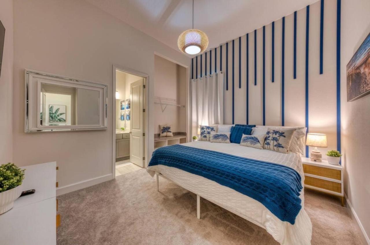 Holiday home Experience Luxury In Your 11 En-suites Mansion *