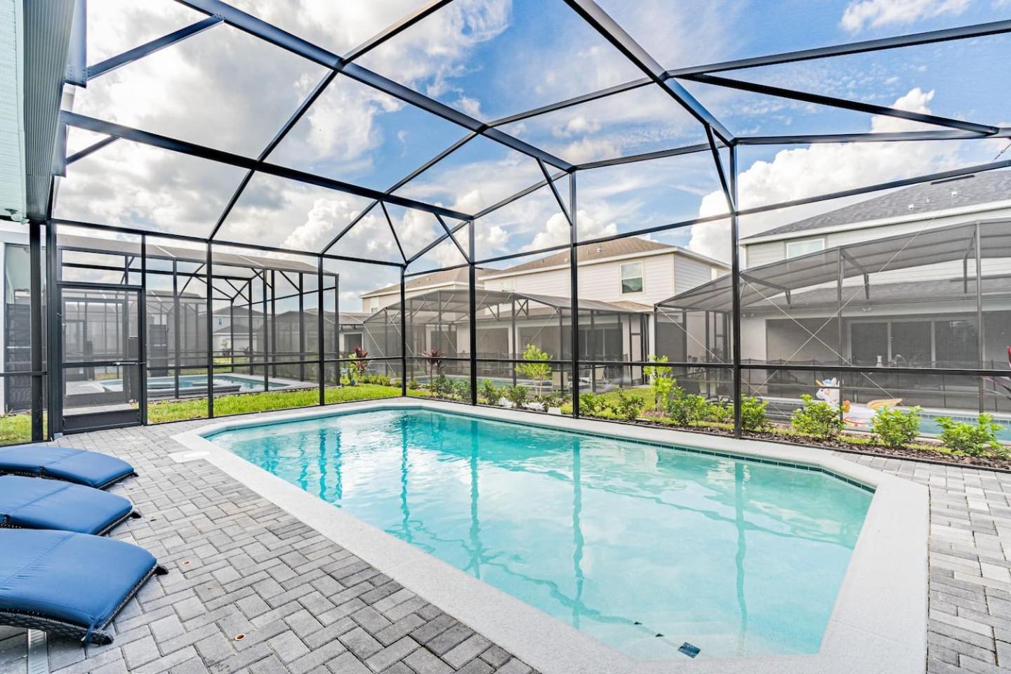 Unwind In Your 5-bedroom Oasis Holiday home *