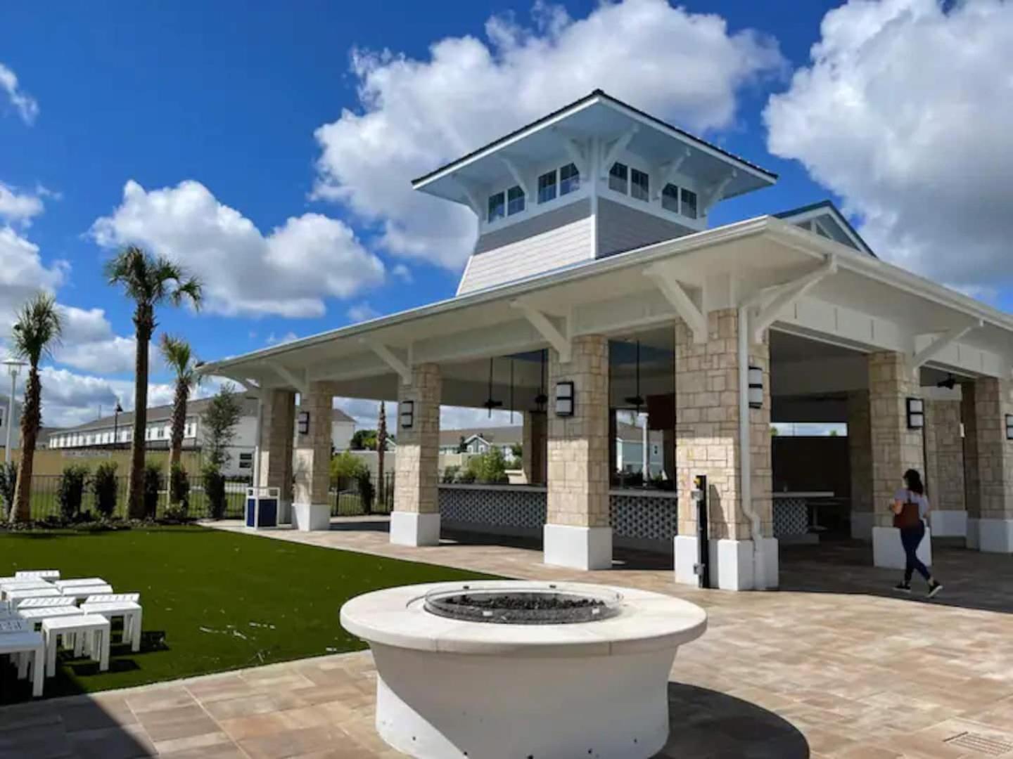 Unwind In Your 5-bedroom Oasis Orlando