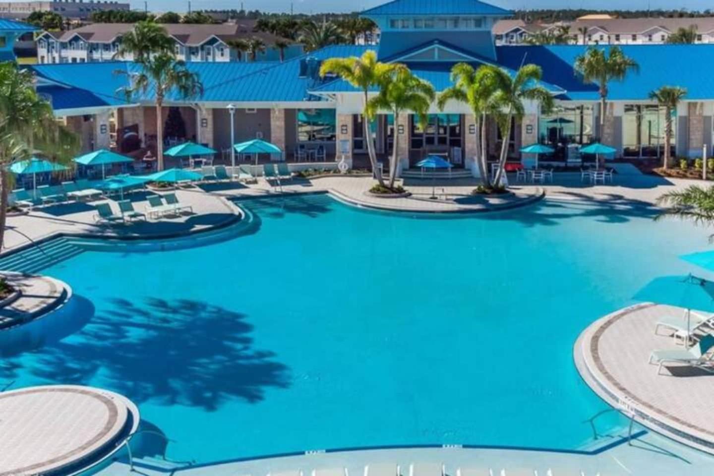 Unwind In Your 5-bedroom Oasis Holiday home Orlando