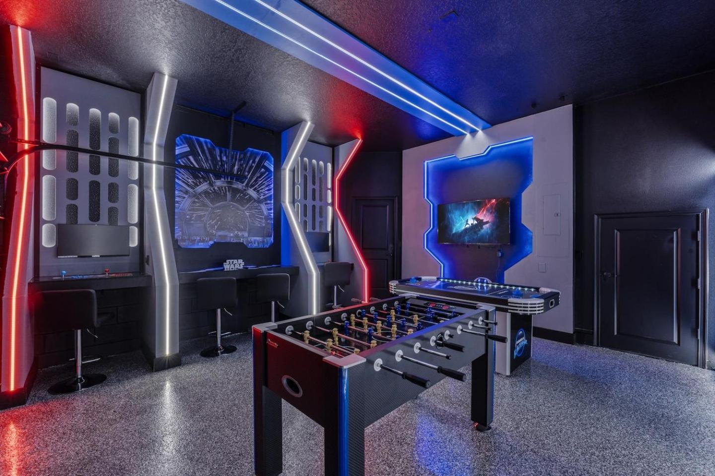 Lux 5br Home, Game Room, 4 & Private Pool *